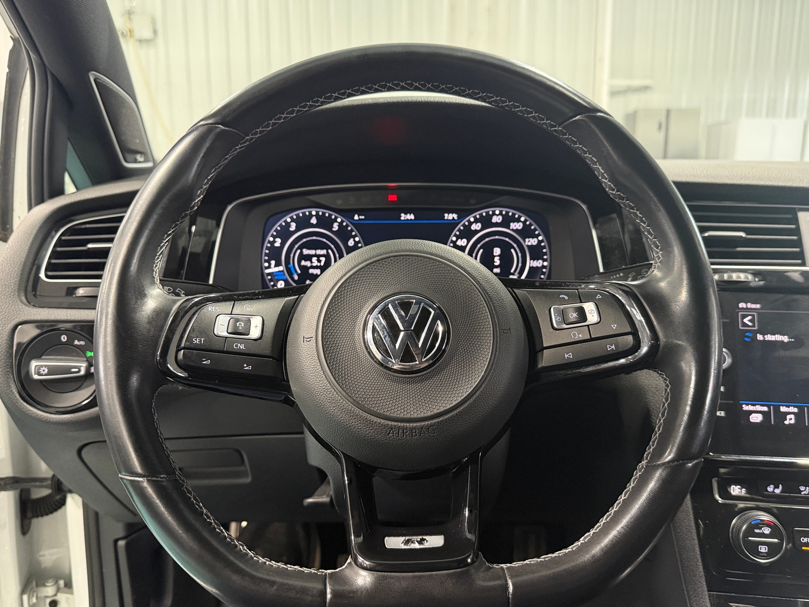 Thumbnail: 2018 Volkswagen Golf - 4