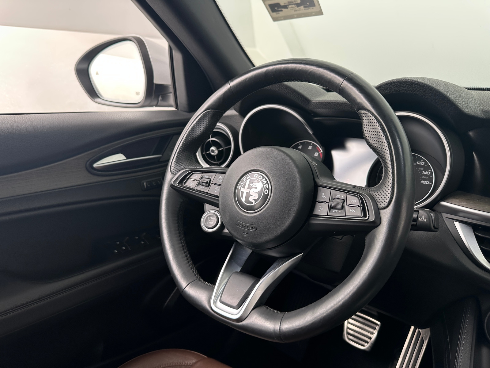 Thumbnail: 2022 Alfa Romeo Stelvio - 4