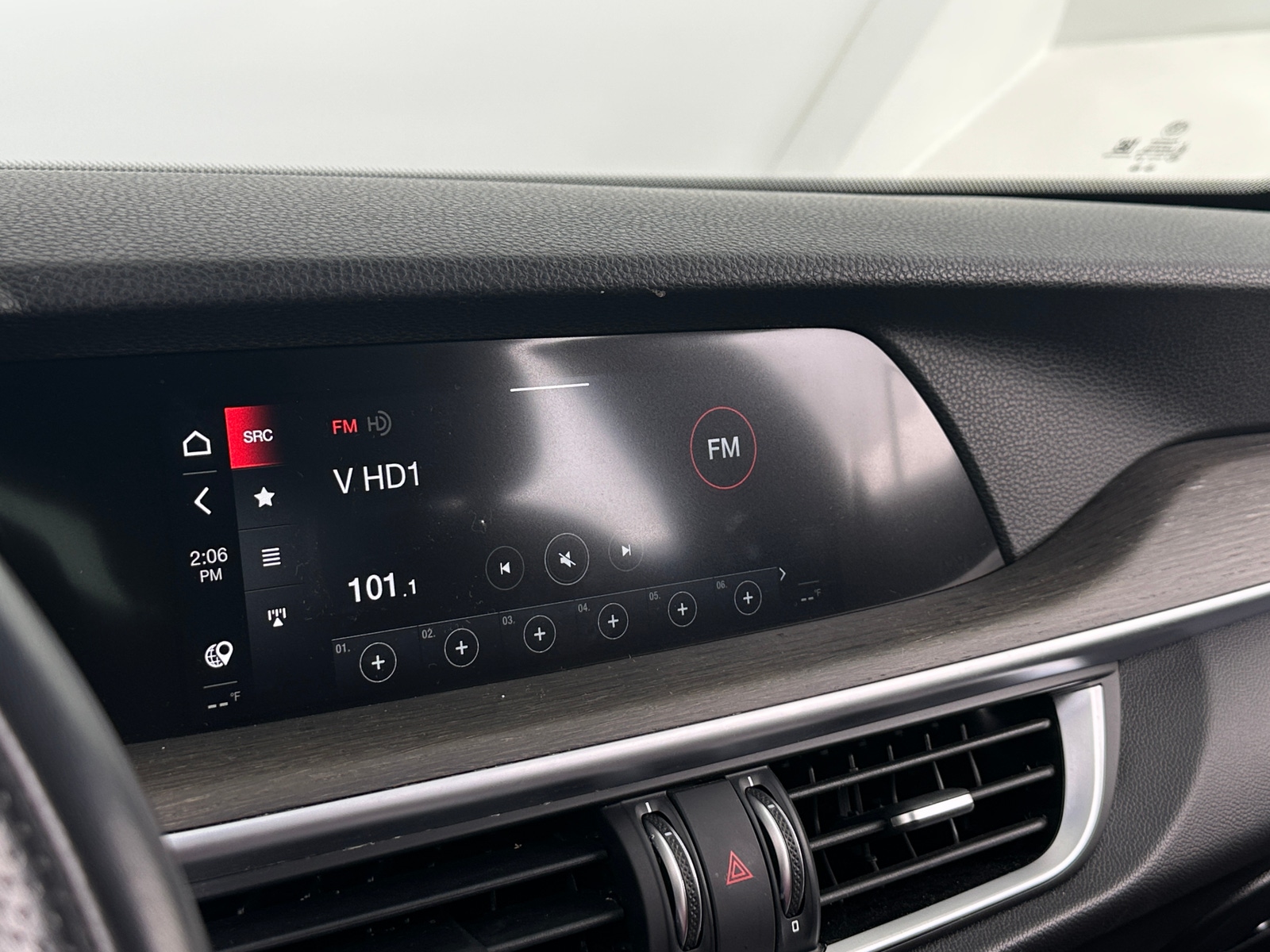 Thumbnail: 2022 Alfa Romeo Stelvio - 3