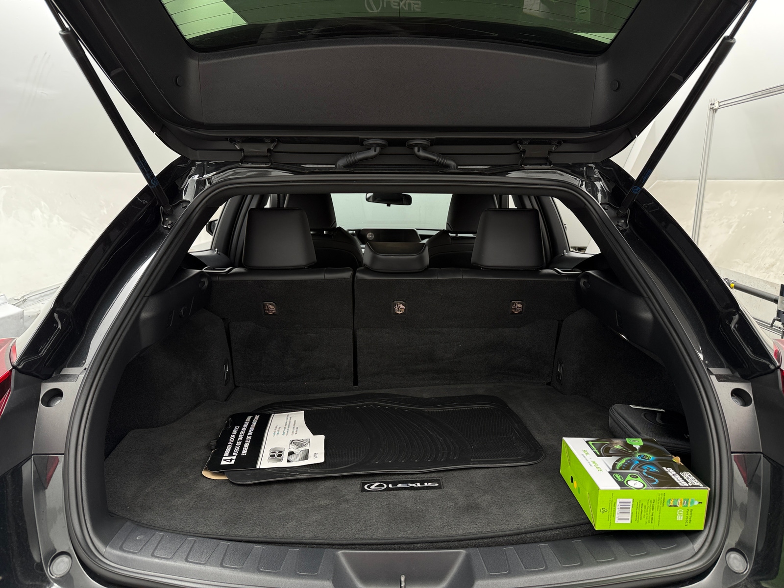 Thumbnail: 2022 Lexus UX - 6