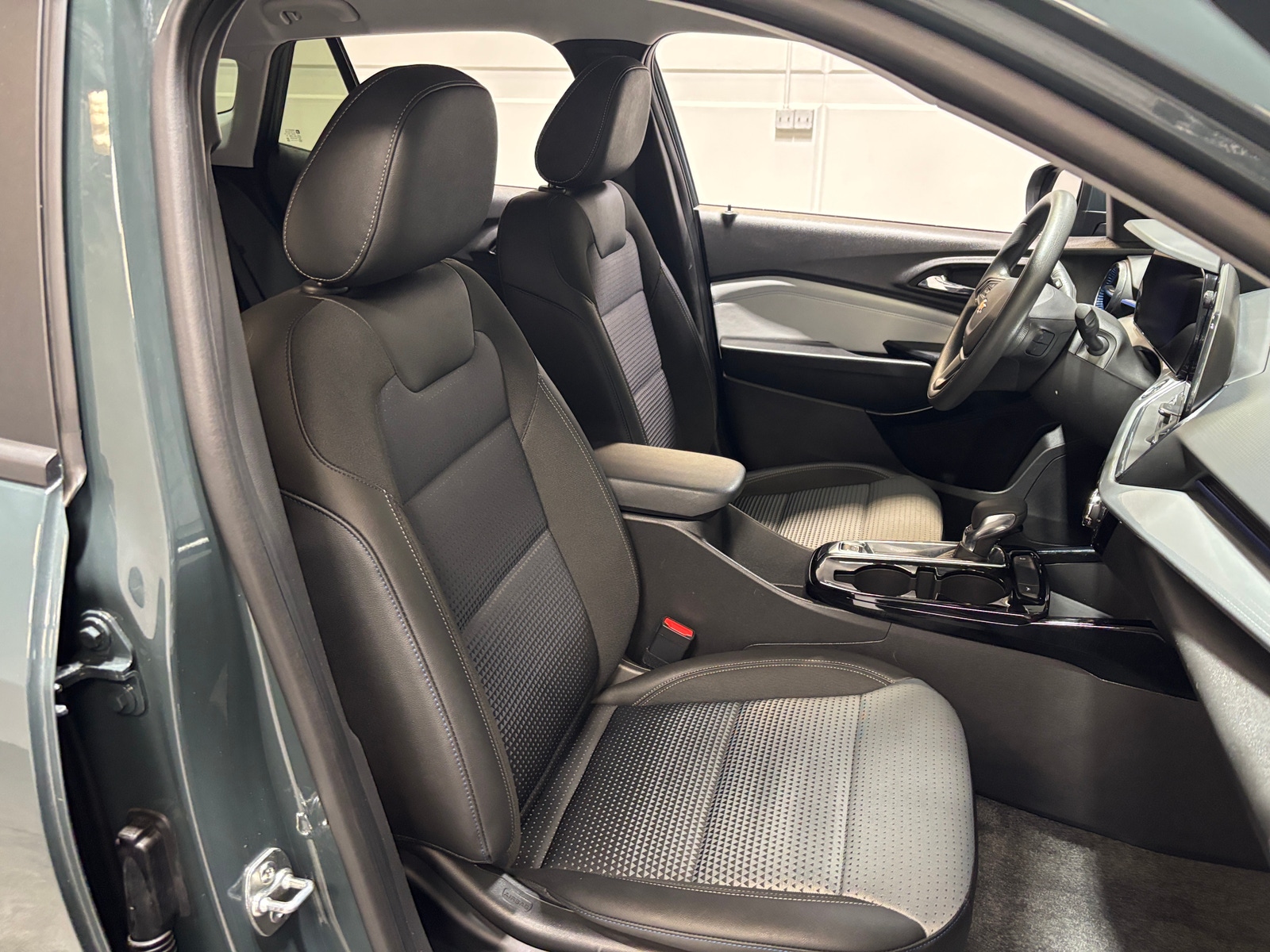 Thumbnail: 2025 Chevrolet Trax - 2