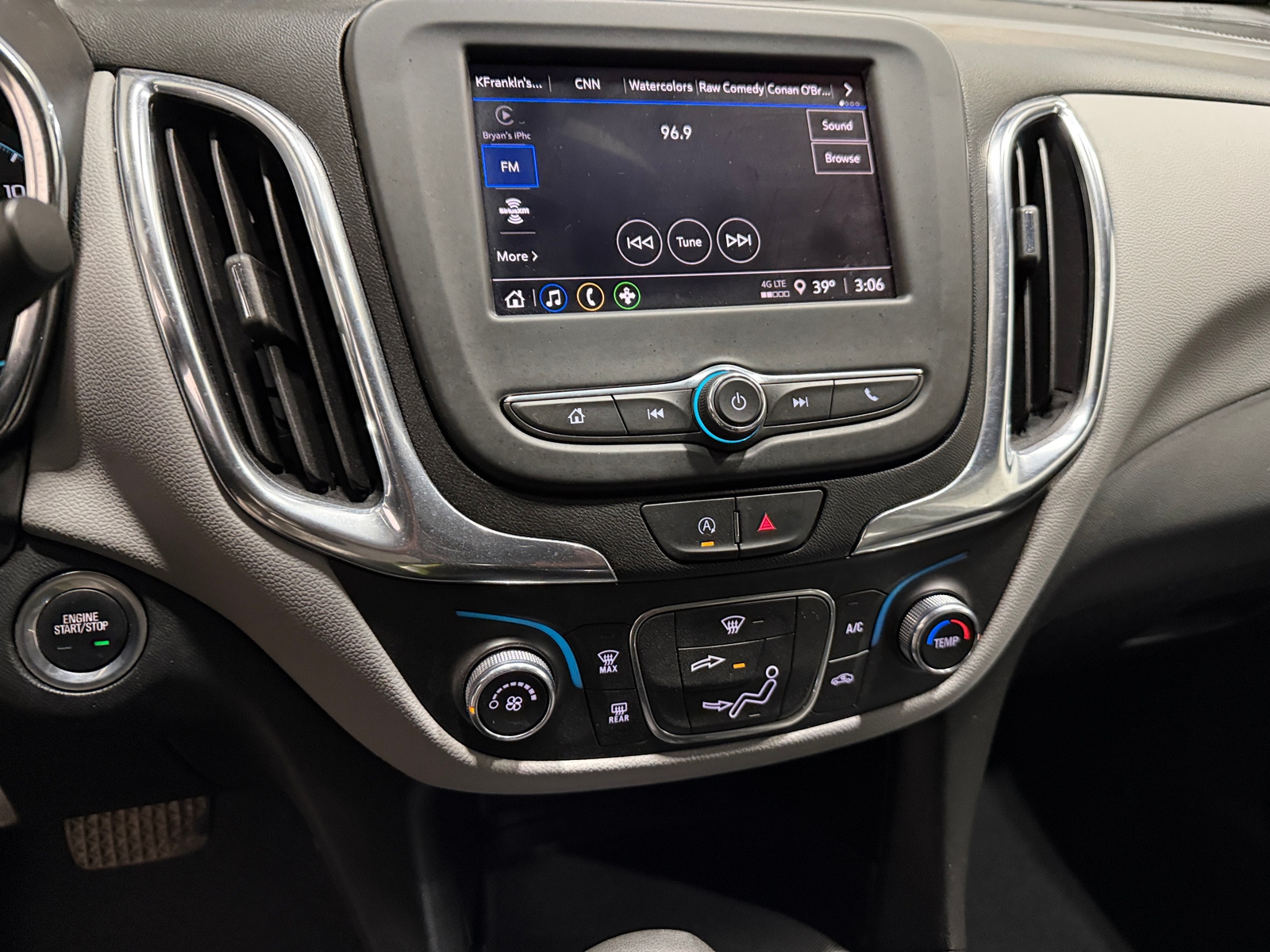 Thumbnail: 2022 Chevrolet Equinox - 4