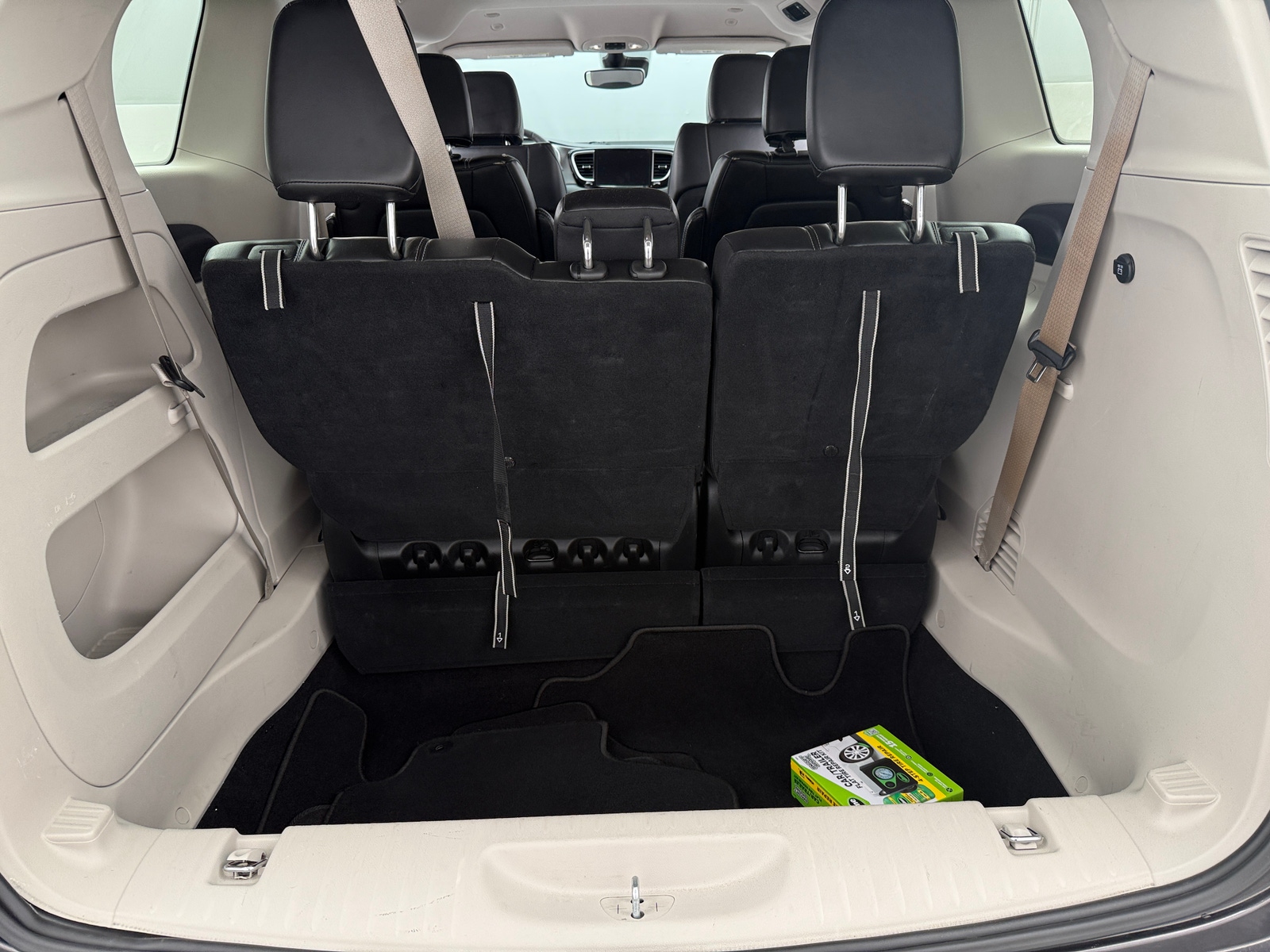 Thumbnail: 2023 Chrysler Pacifica - 6