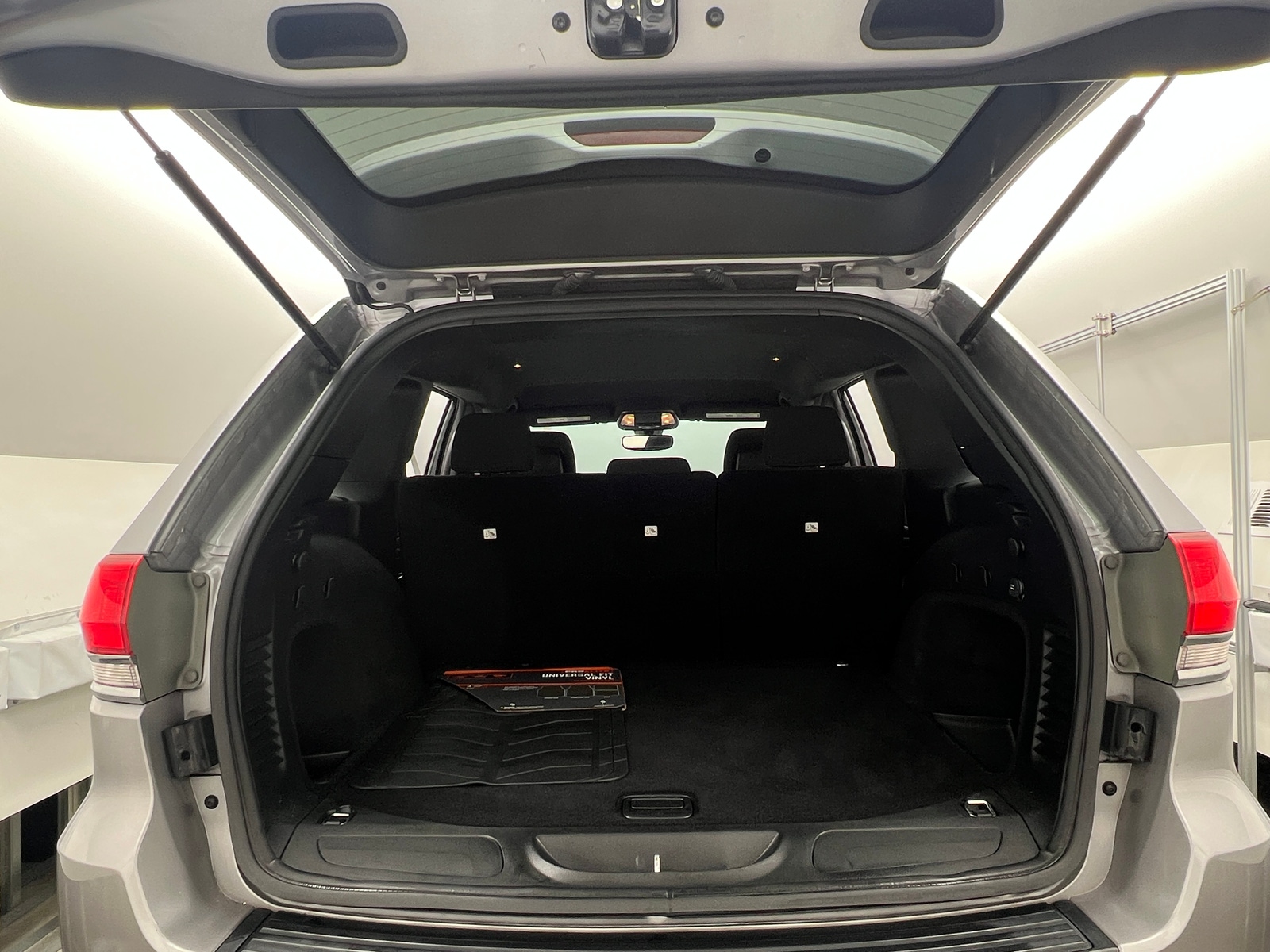 Thumbnail: 2018 Jeep Grand Cherokee - 7