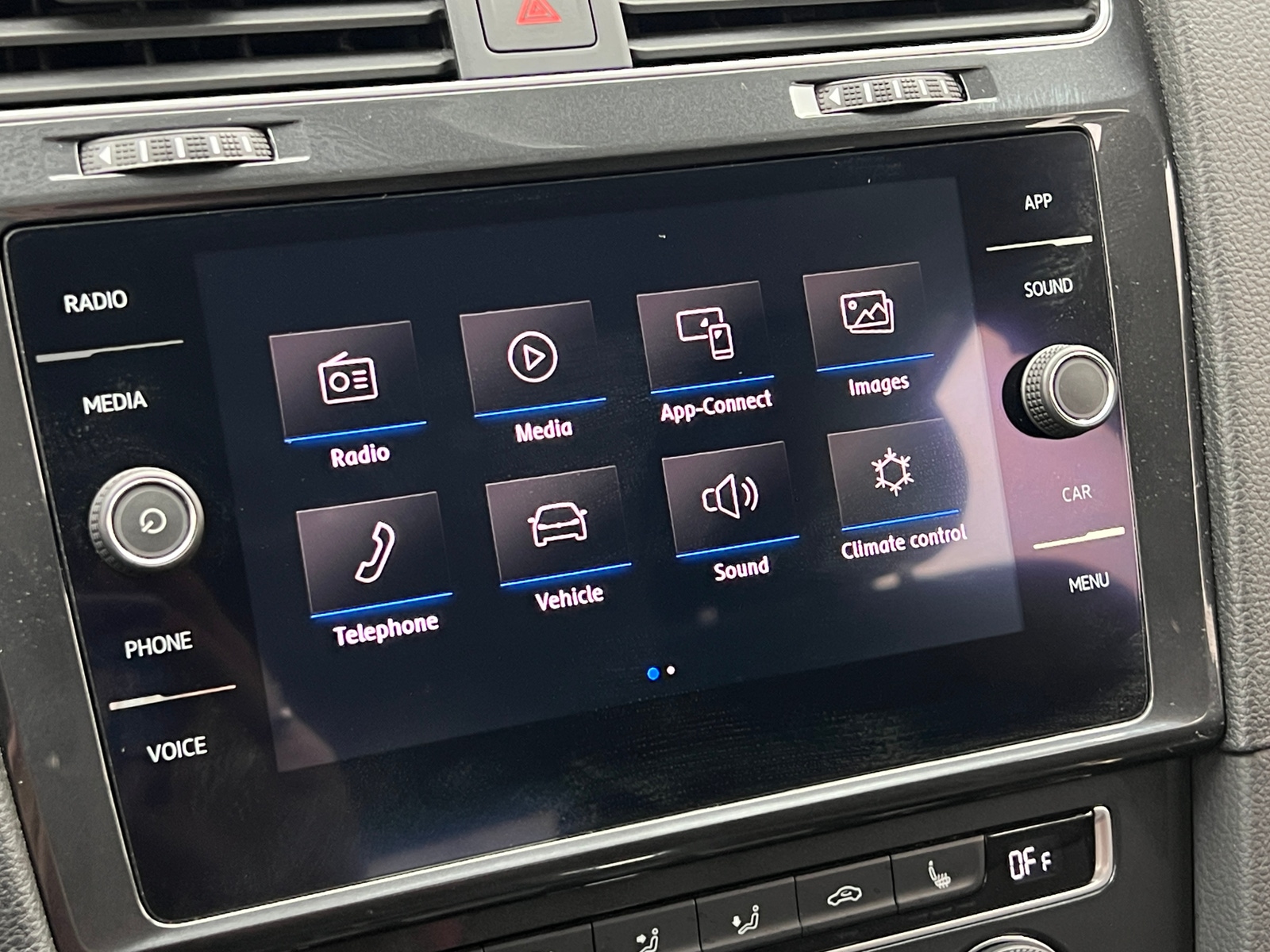 Thumbnail: 2019 Volkswagen e-Golf - 4