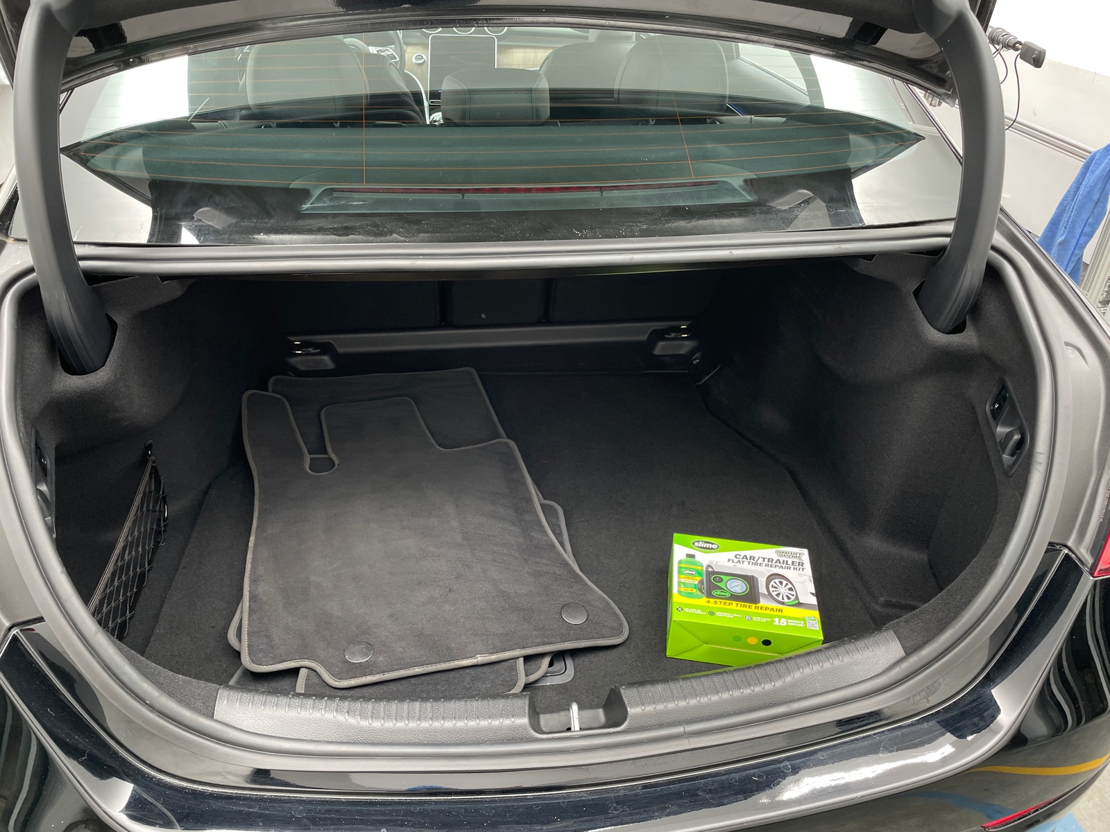 Thumbnail: 2025 Mercedes-Benz C-Class - 6