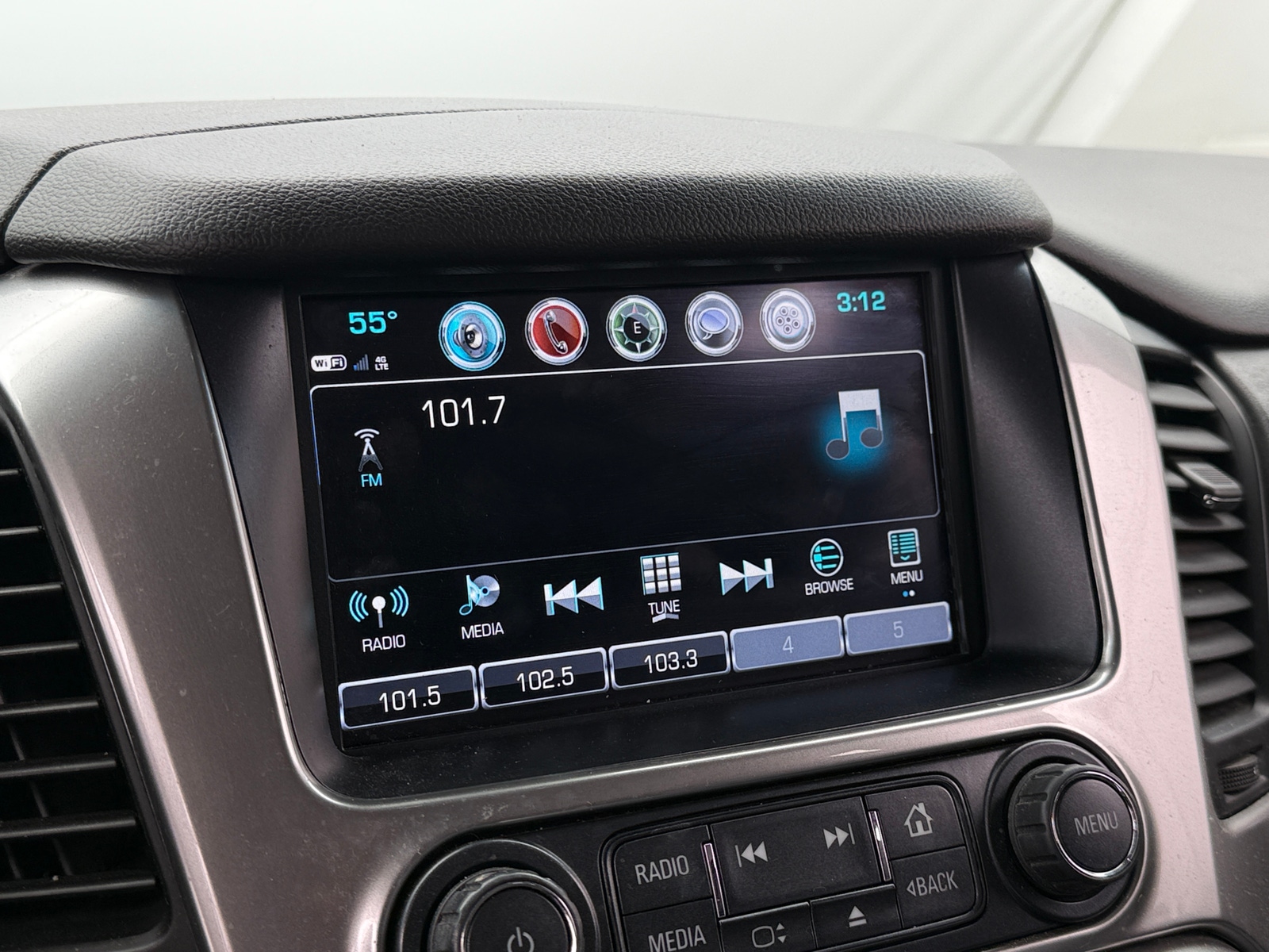 Thumbnail: 2019 Chevrolet Tahoe - 3