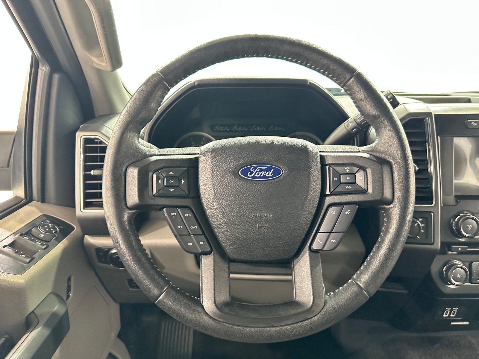 Thumbnail: 2017 Ford Econoline - 5