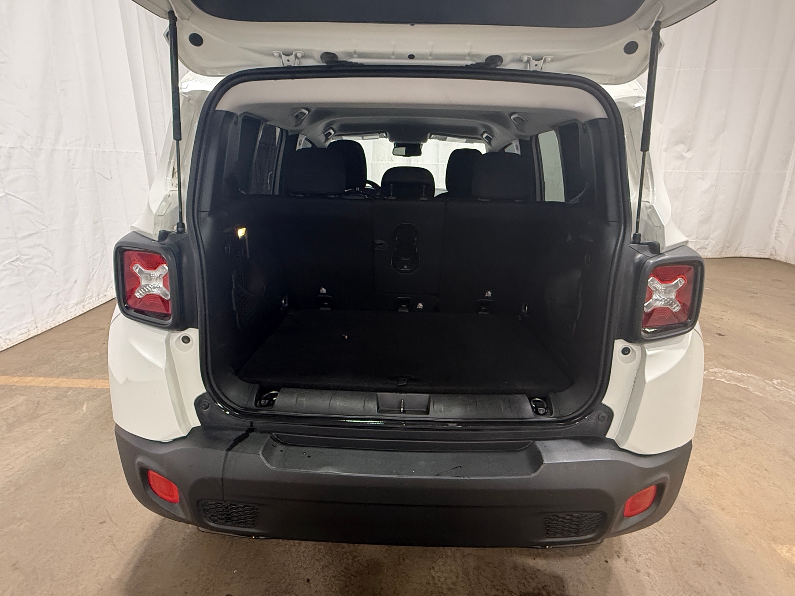 Thumbnail: 2018 Jeep Renegade - 7