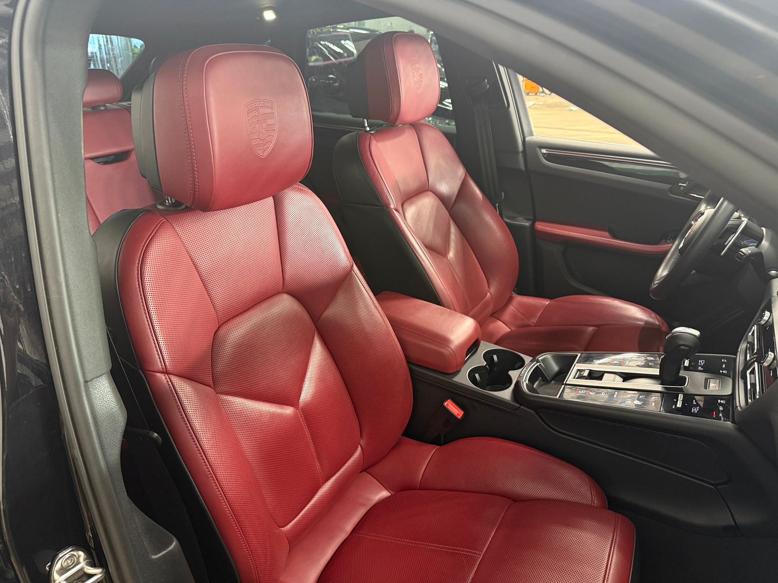 Thumbnail: 2023 Porsche Macan - 2