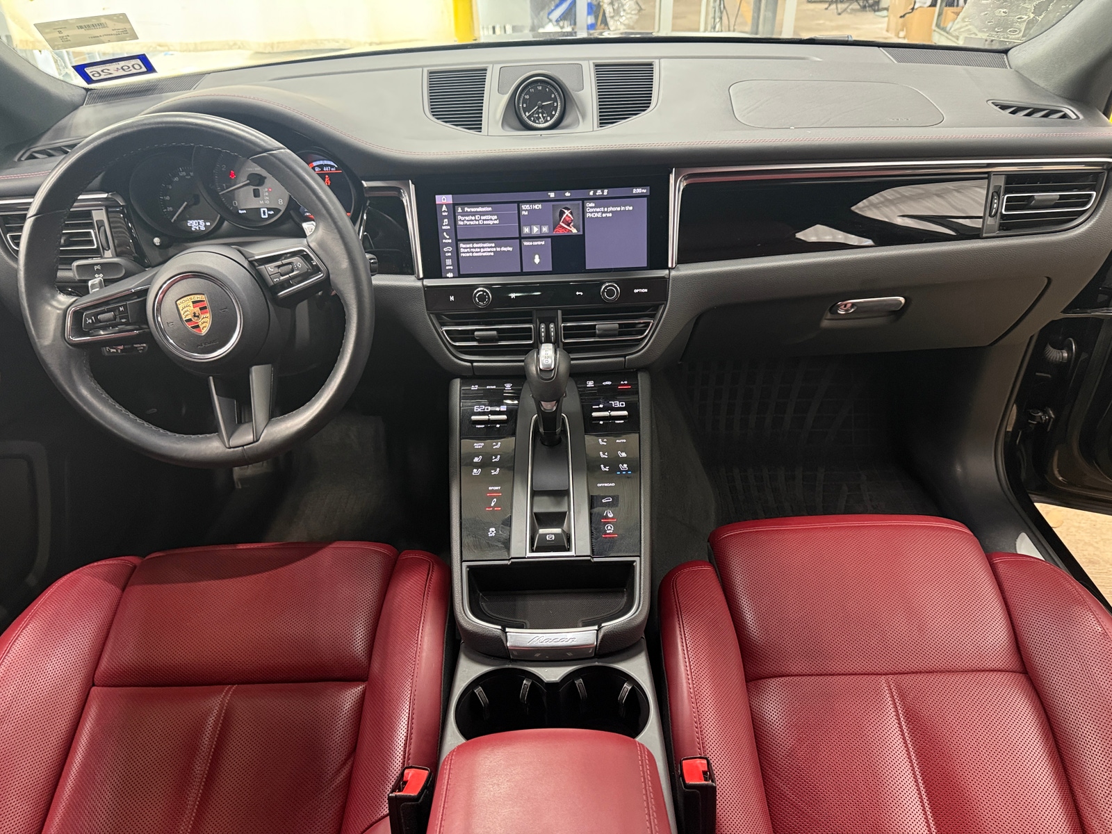 Thumbnail: 2023 Porsche Macan - 3