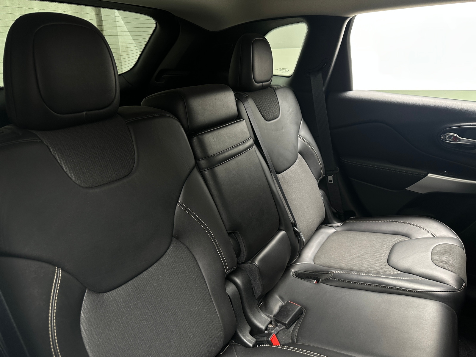 Thumbnail: 2018 Jeep Cherokee - 6