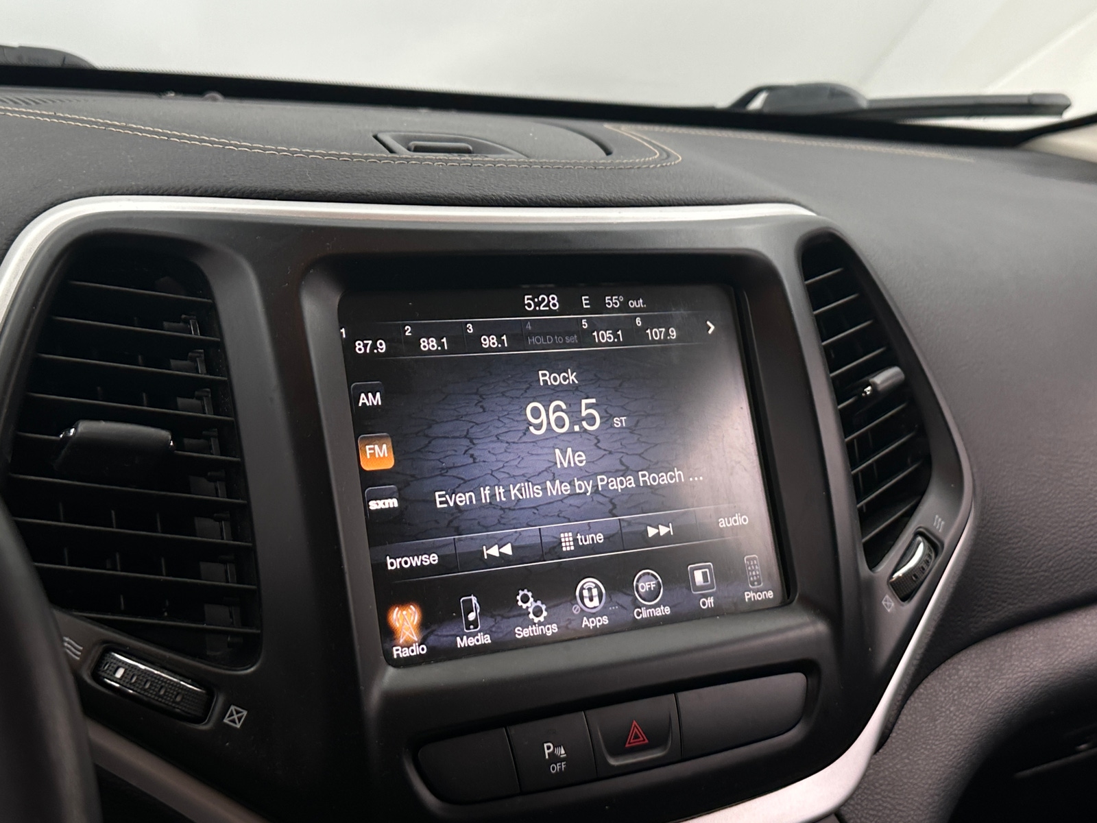 Thumbnail: 2018 Jeep Cherokee - 4