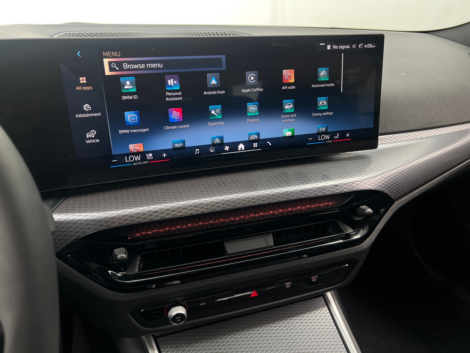 Thumbnail: 2025 BMW 3 Series - 3