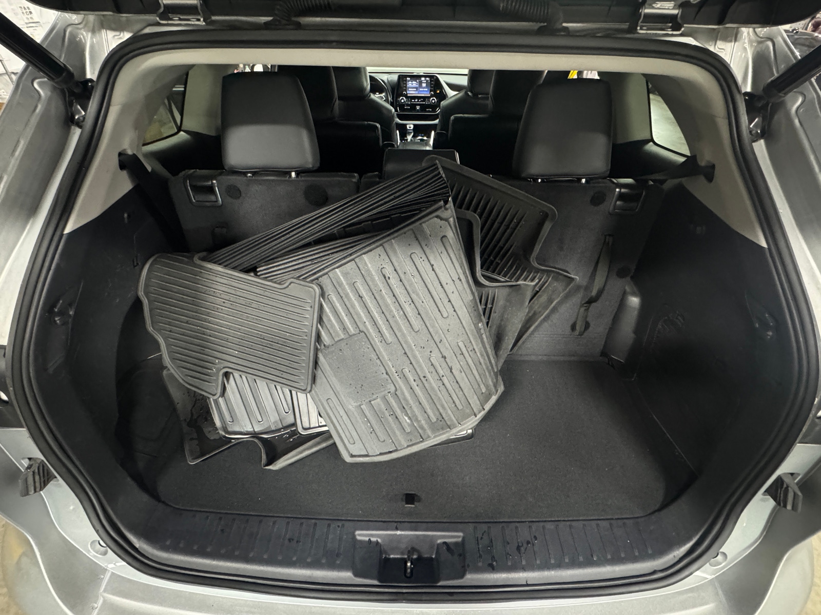 Thumbnail: 2022 Toyota Highlander - 6