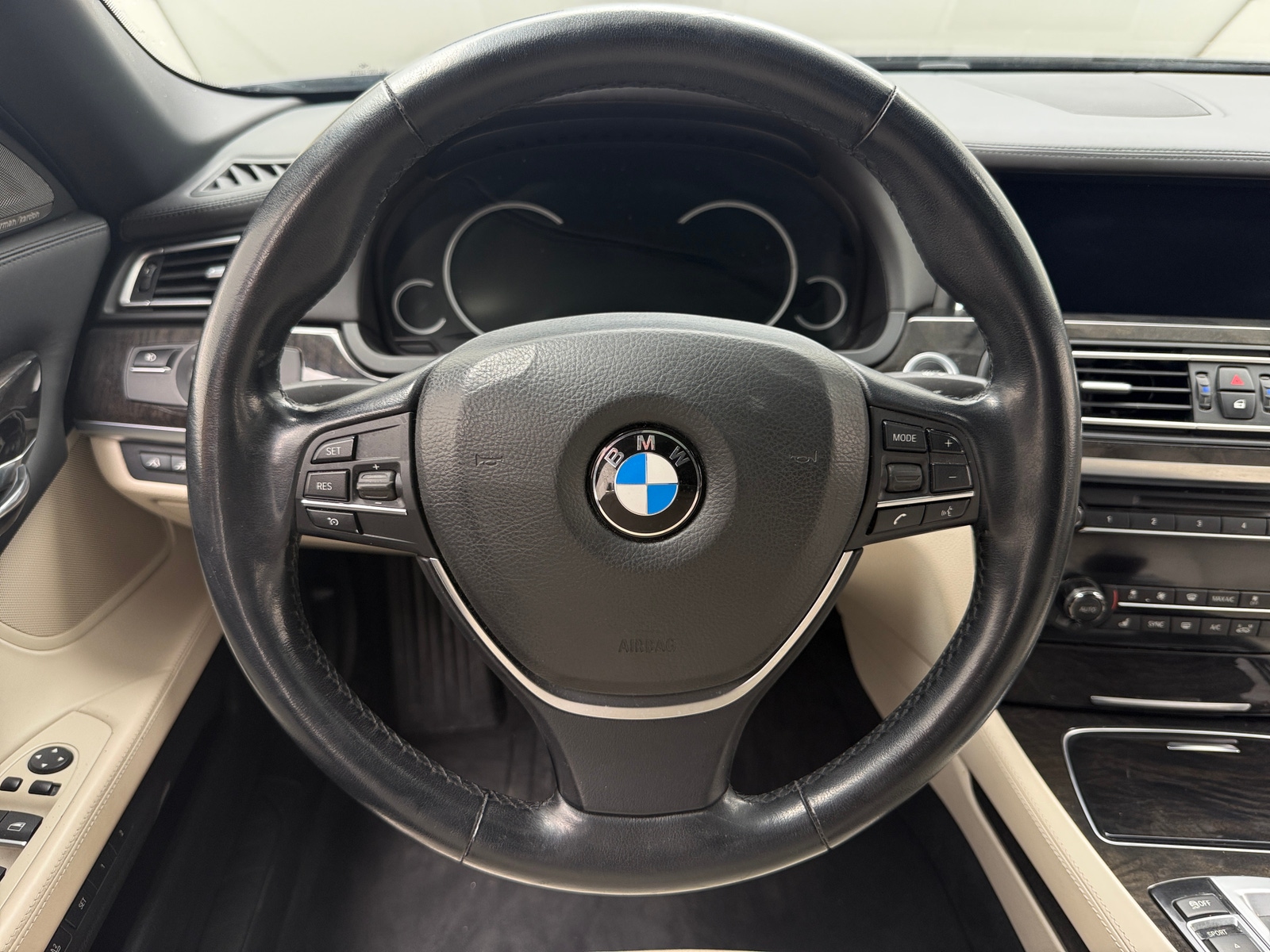 Thumbnail: 2015 BMW 7 Series - 4