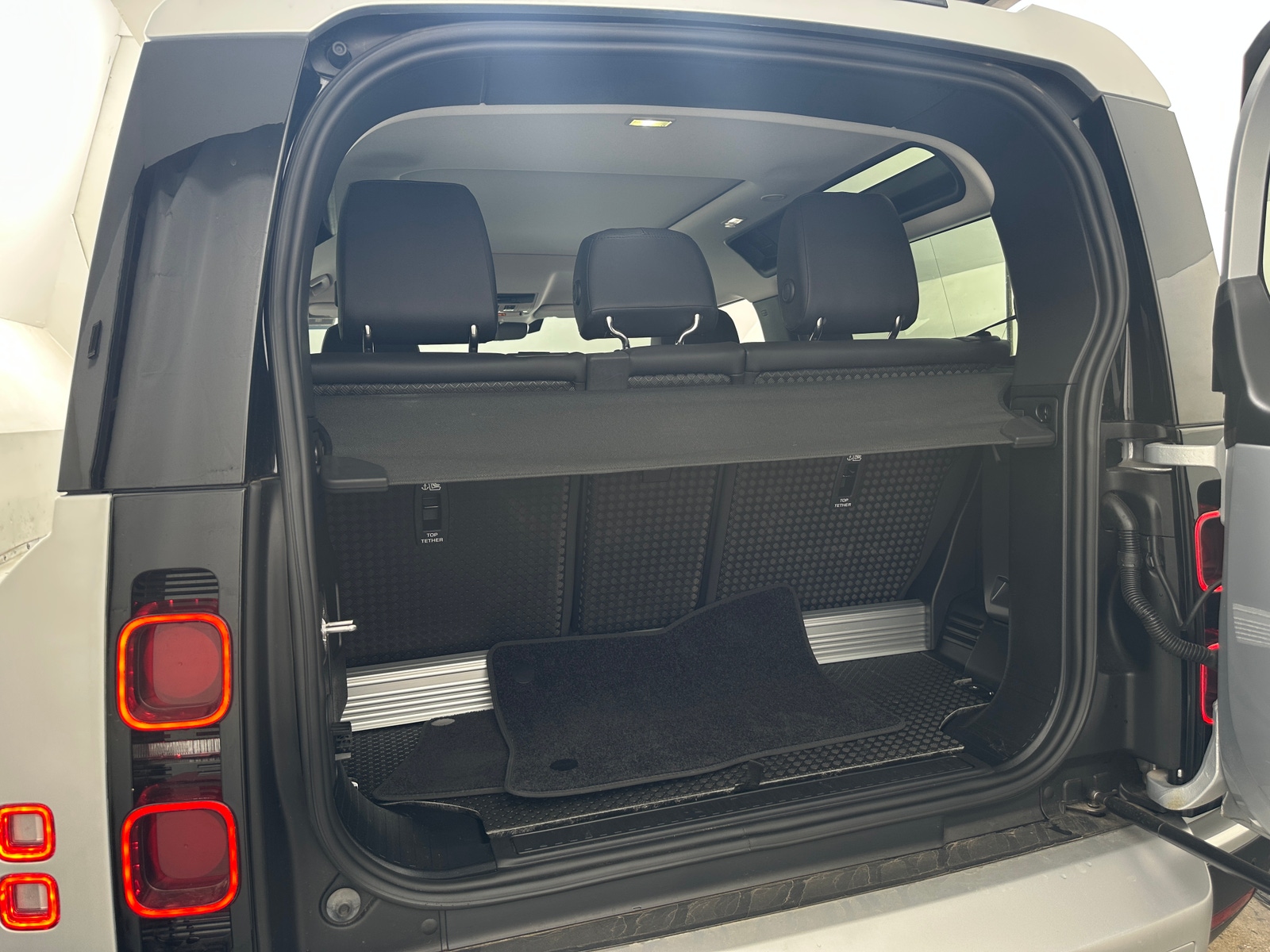 Thumbnail: 2024 Land Rover Defender - 6