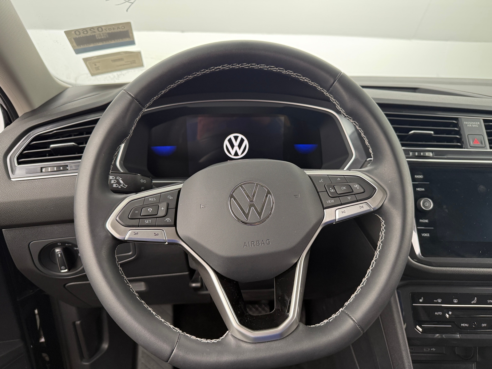 Thumbnail: 2023 Volkswagen Tiguan - 4