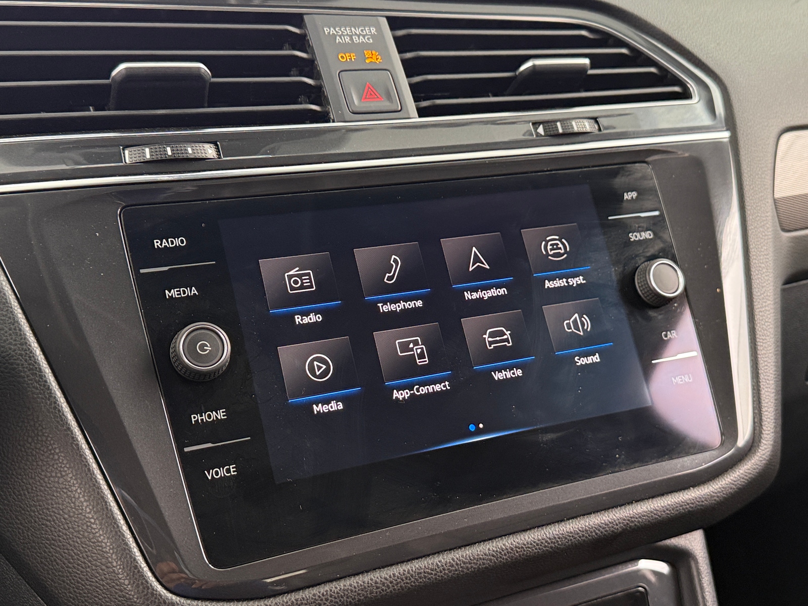 Thumbnail: 2023 Volkswagen Tiguan - 3