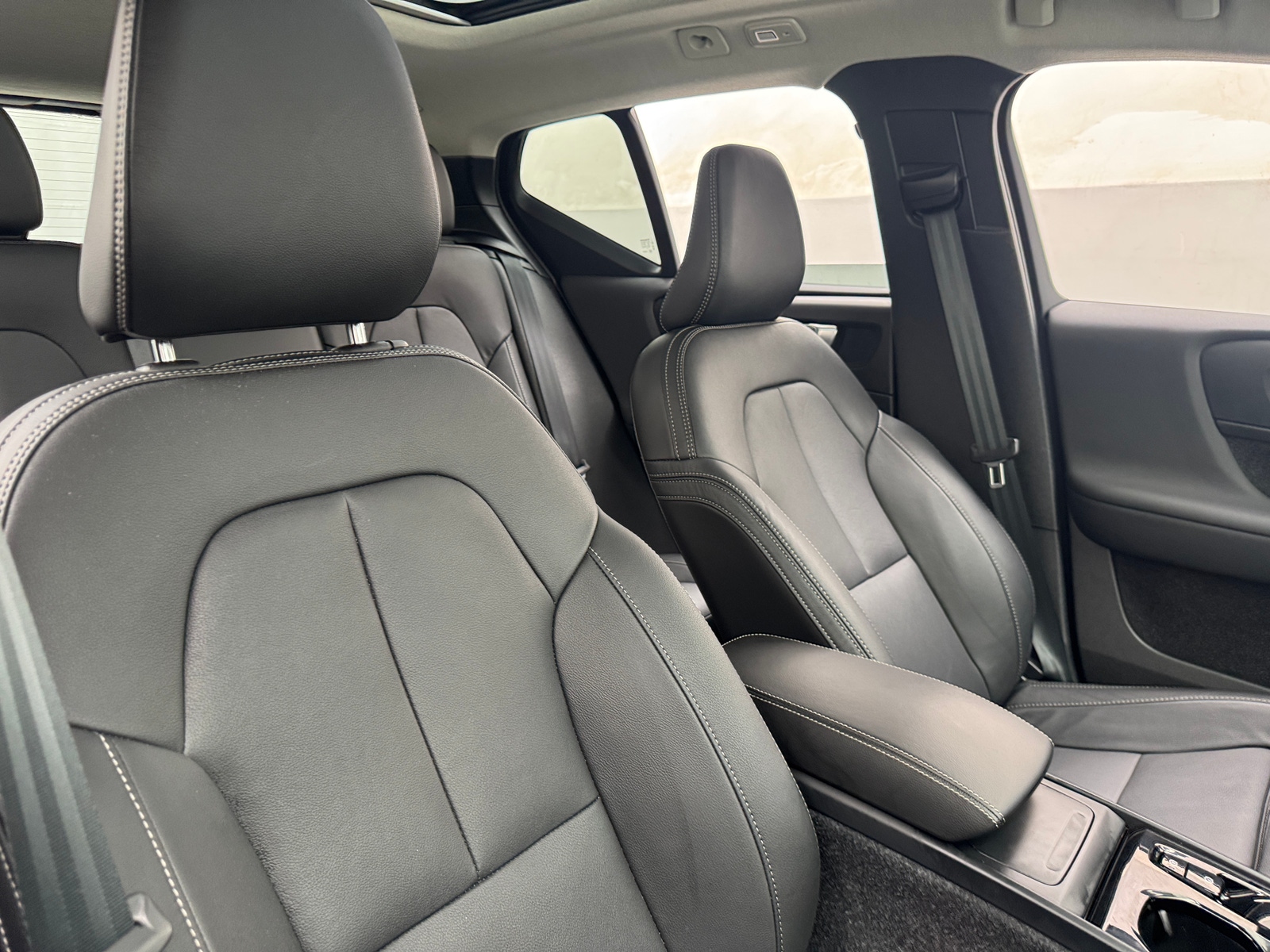 Thumbnail: 2025 Volvo XC40 - 2