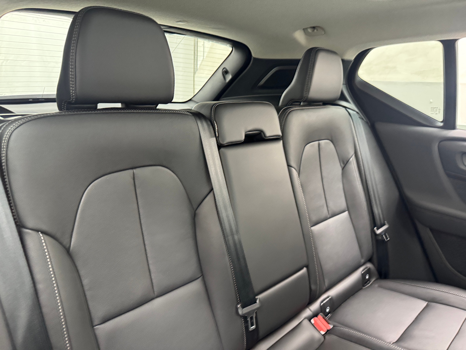 Thumbnail: 2025 Volvo XC40 - 6