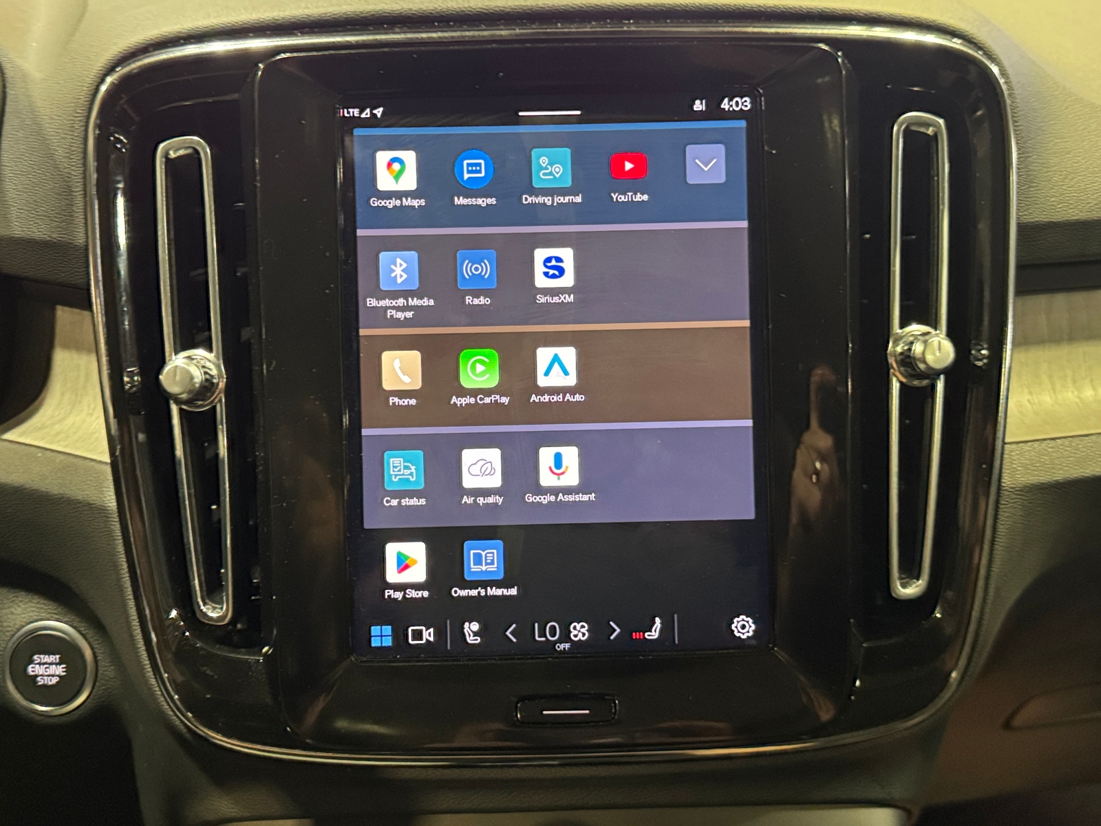 Thumbnail: 2025 Volvo XC40 - 4