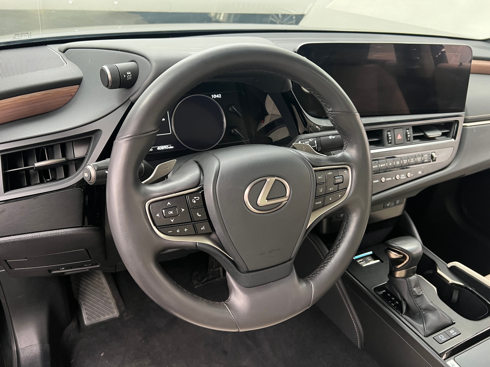 Thumbnail: 2023 Lexus ES - 4