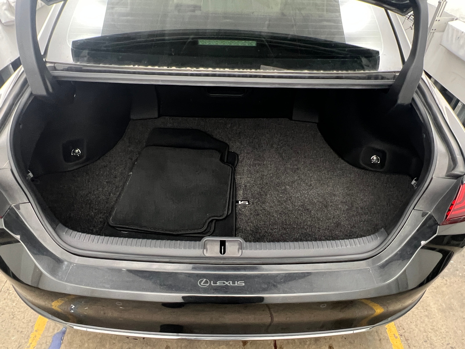 Thumbnail: 2023 Lexus ES - 6