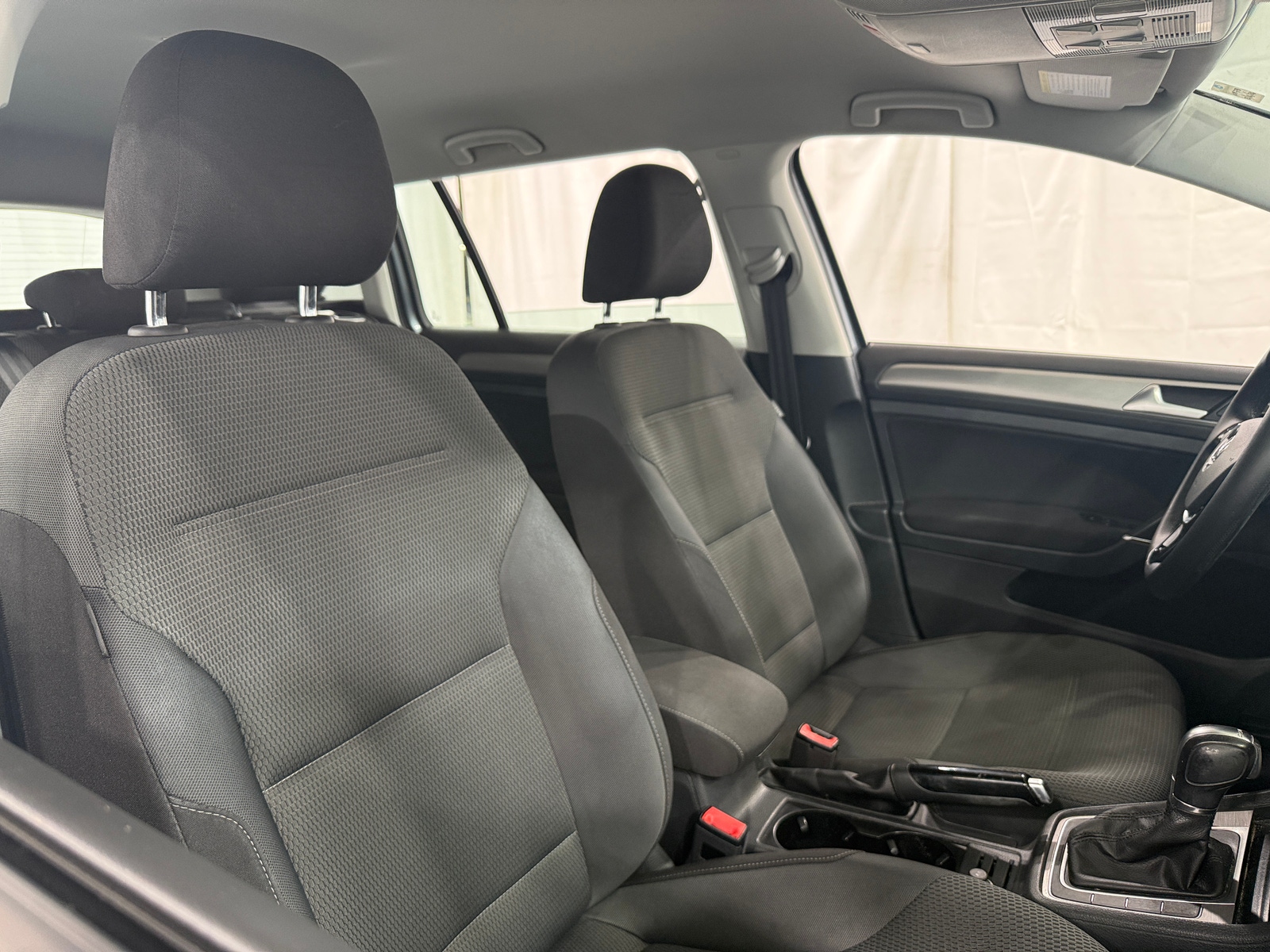 Thumbnail: 2017 Volkswagen e-Golf - 2