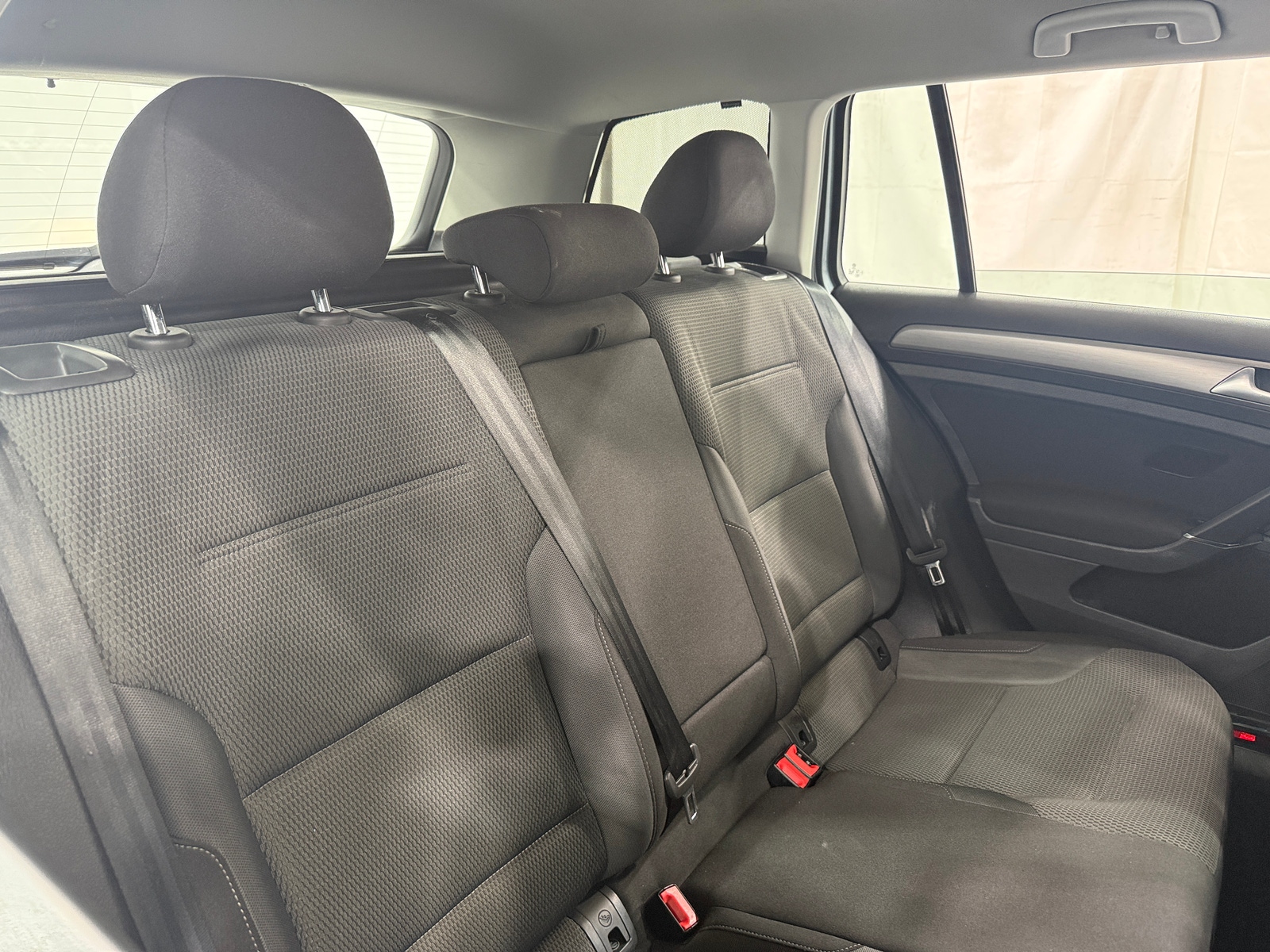 Thumbnail: 2017 Volkswagen e-Golf - 6