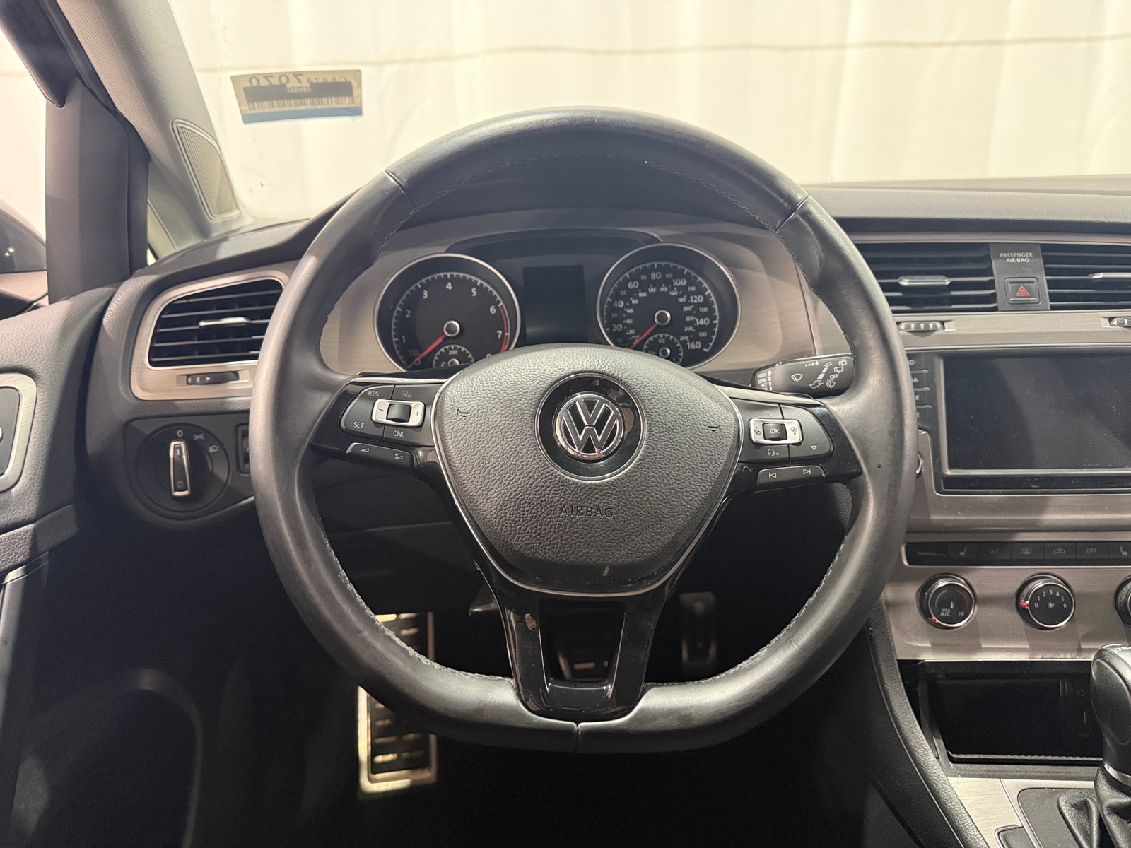 Thumbnail: 2017 Volkswagen e-Golf - 5