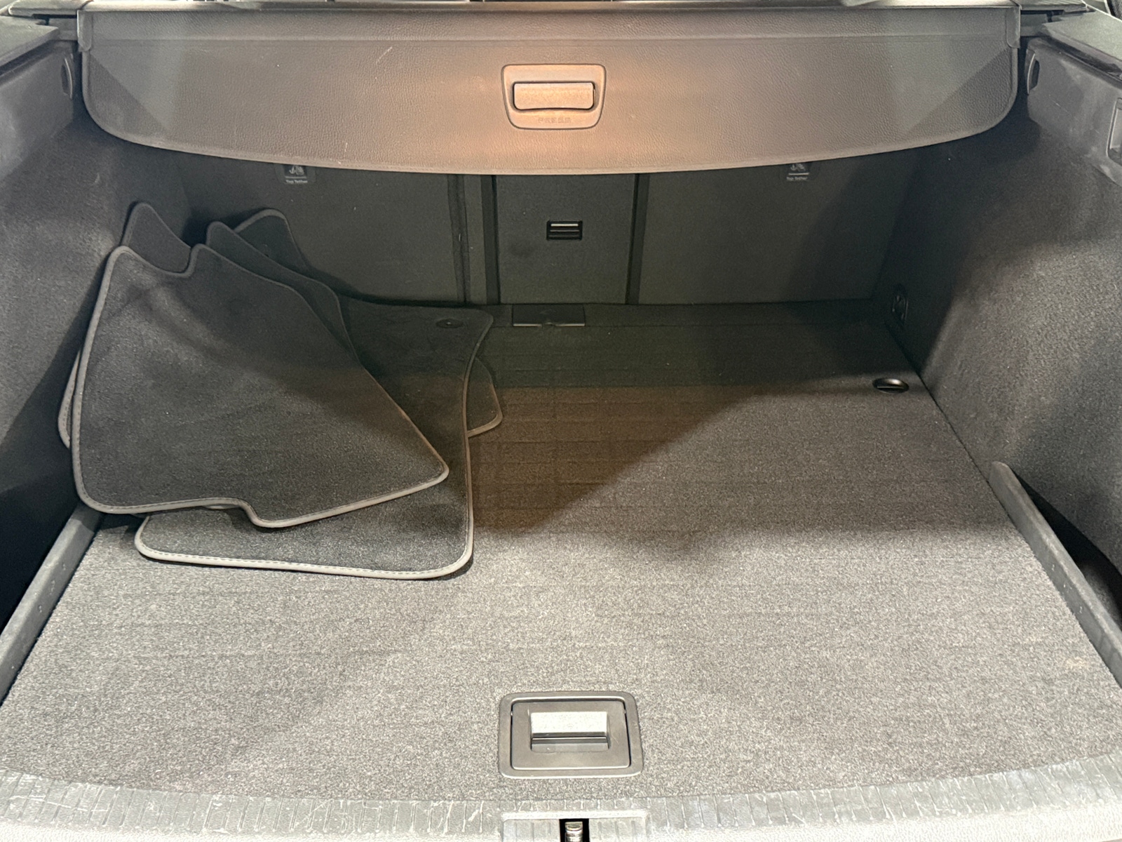 Thumbnail: 2017 Volkswagen e-Golf - 7