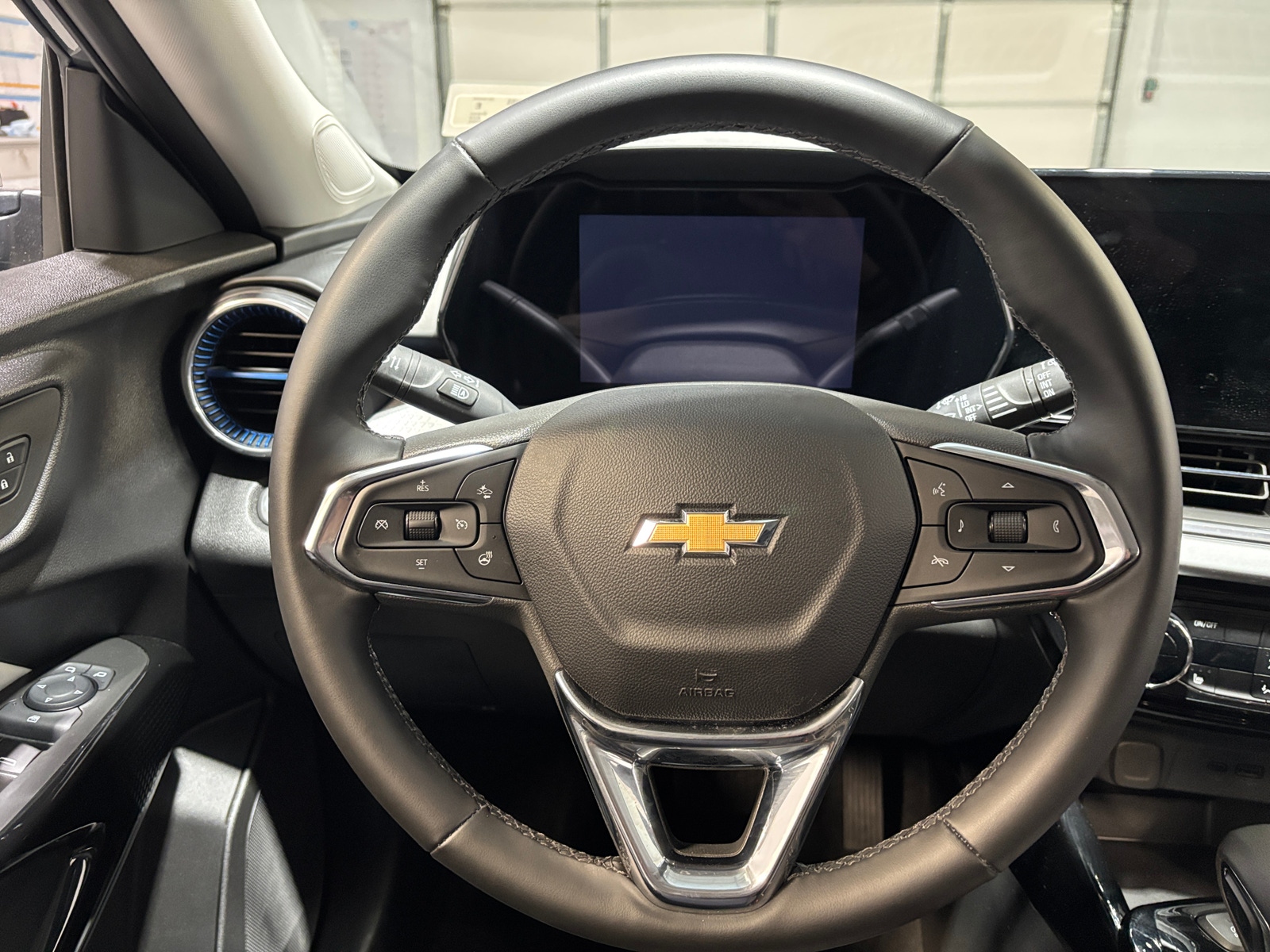 Thumbnail: 2025 Chevrolet Trax - 5
