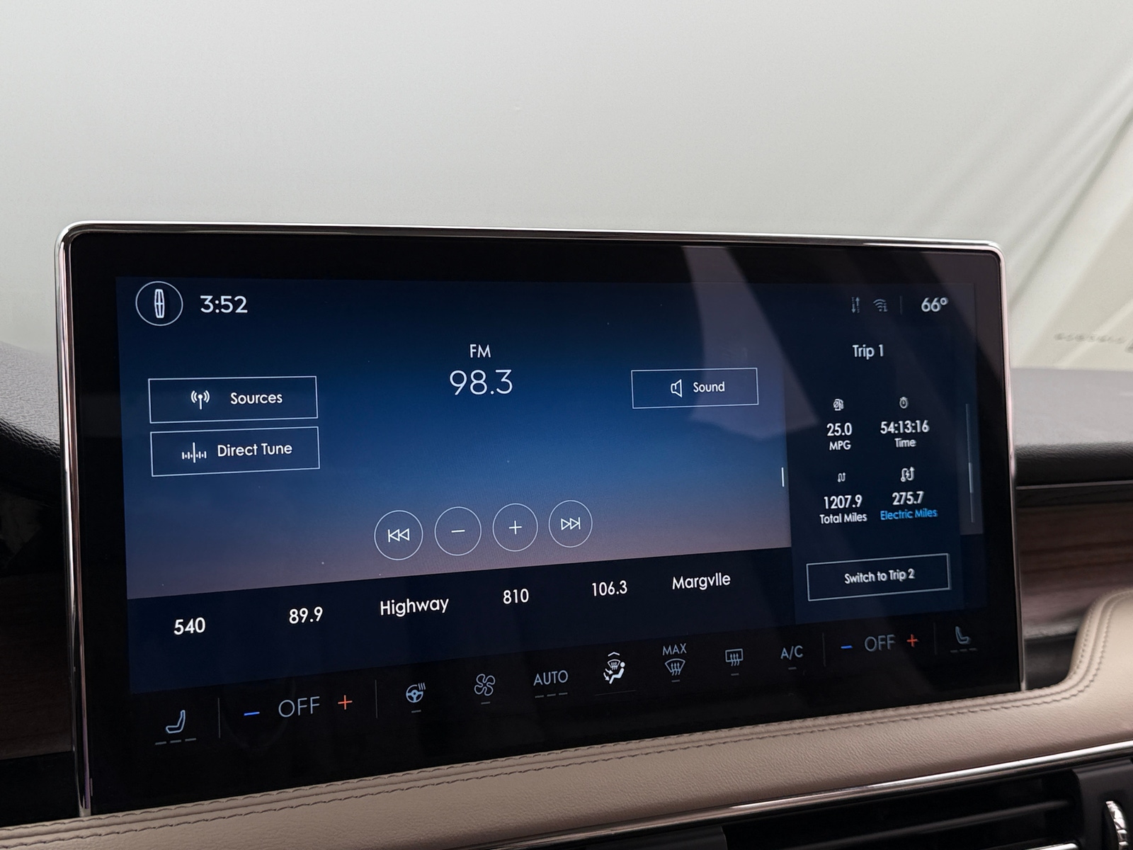 Thumbnail: 2025 Lincoln Corsair - 3