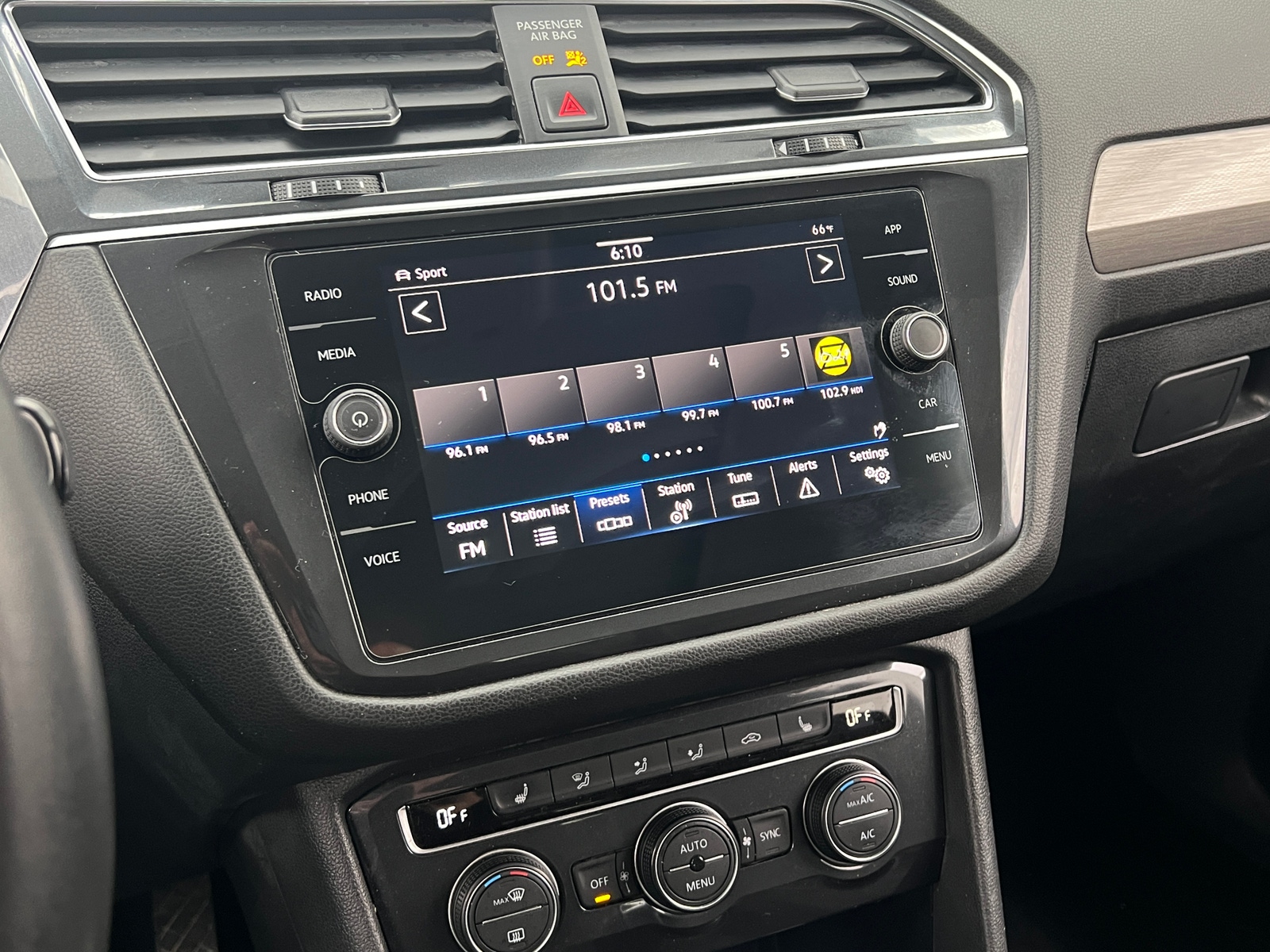 Thumbnail: 2021 Volkswagen Tiguan - 3