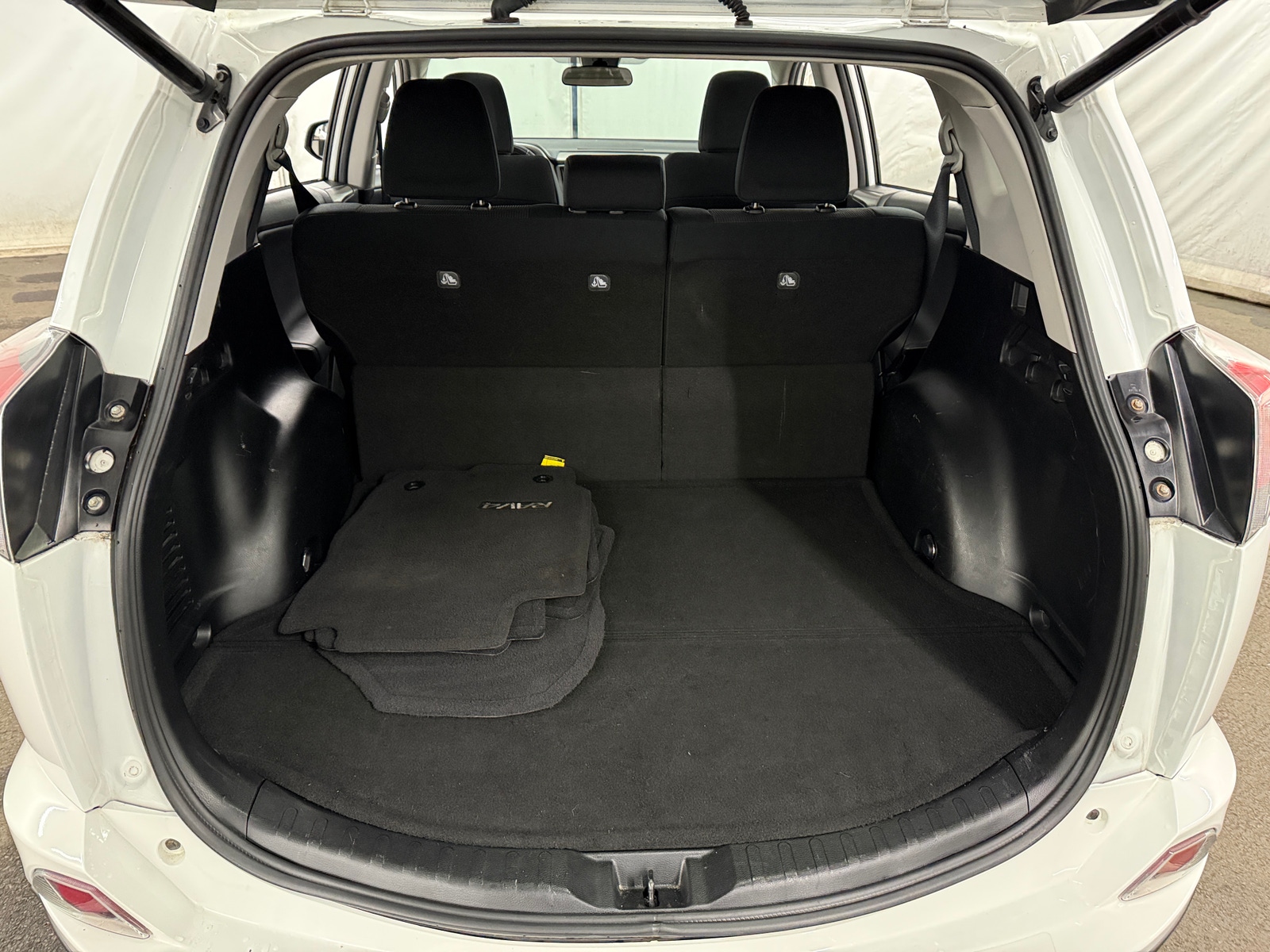 Thumbnail: 2017 Toyota RAV4 - 7