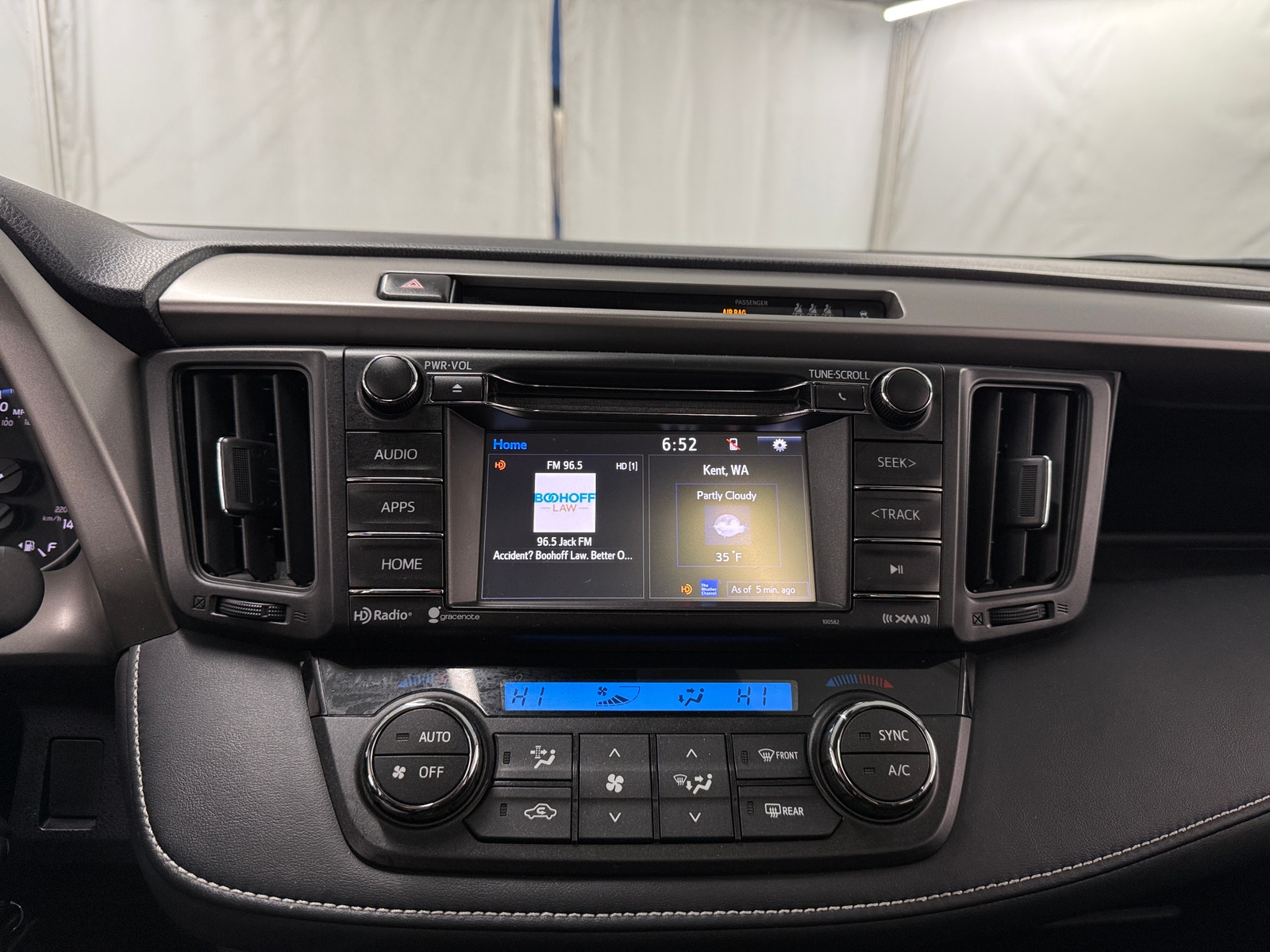 Thumbnail: 2017 Toyota RAV4 - 4