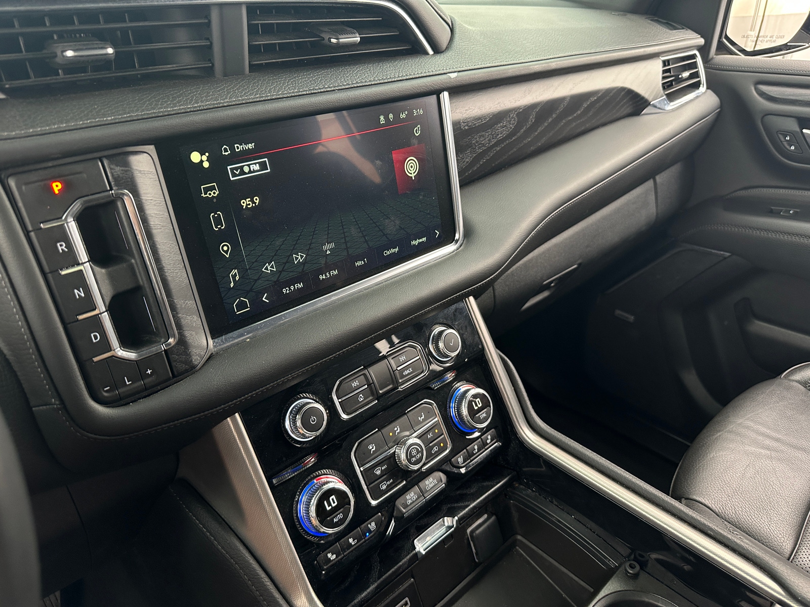 Thumbnail: 2024 GMC Yukon - 3