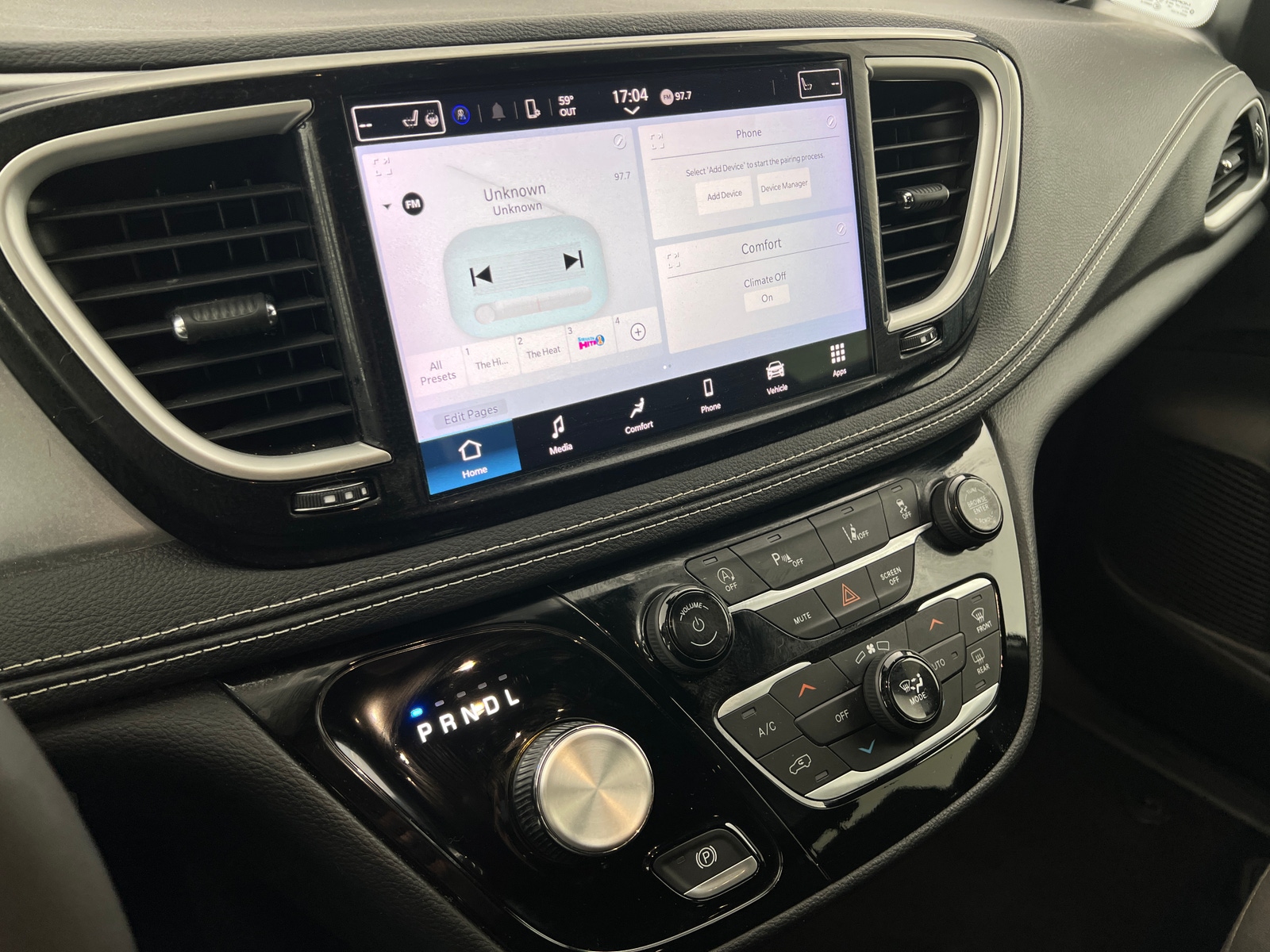 Thumbnail: 2023 Chrysler Pacifica - 4