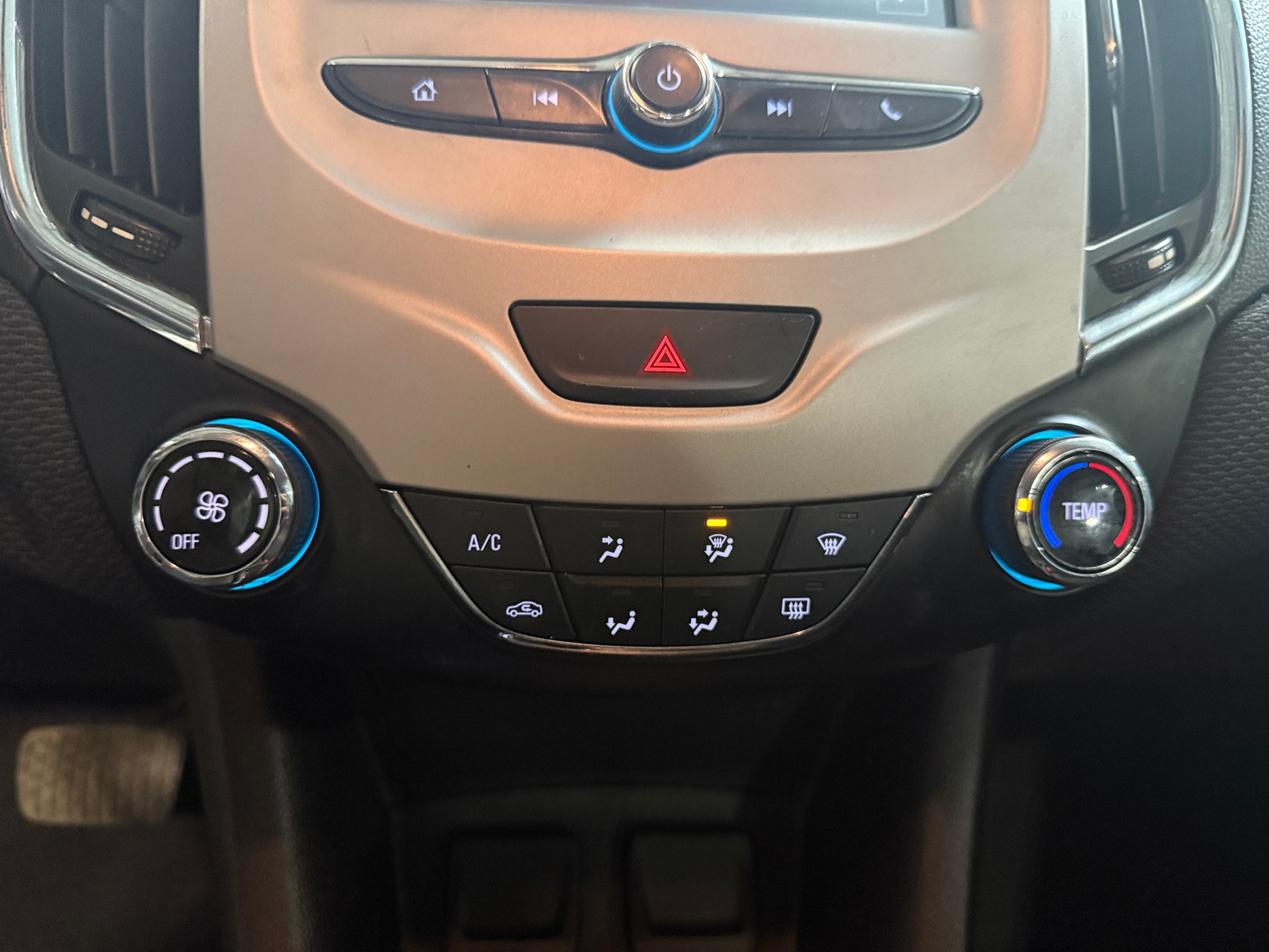 Thumbnail: 2017 Chevrolet Cruze - 4