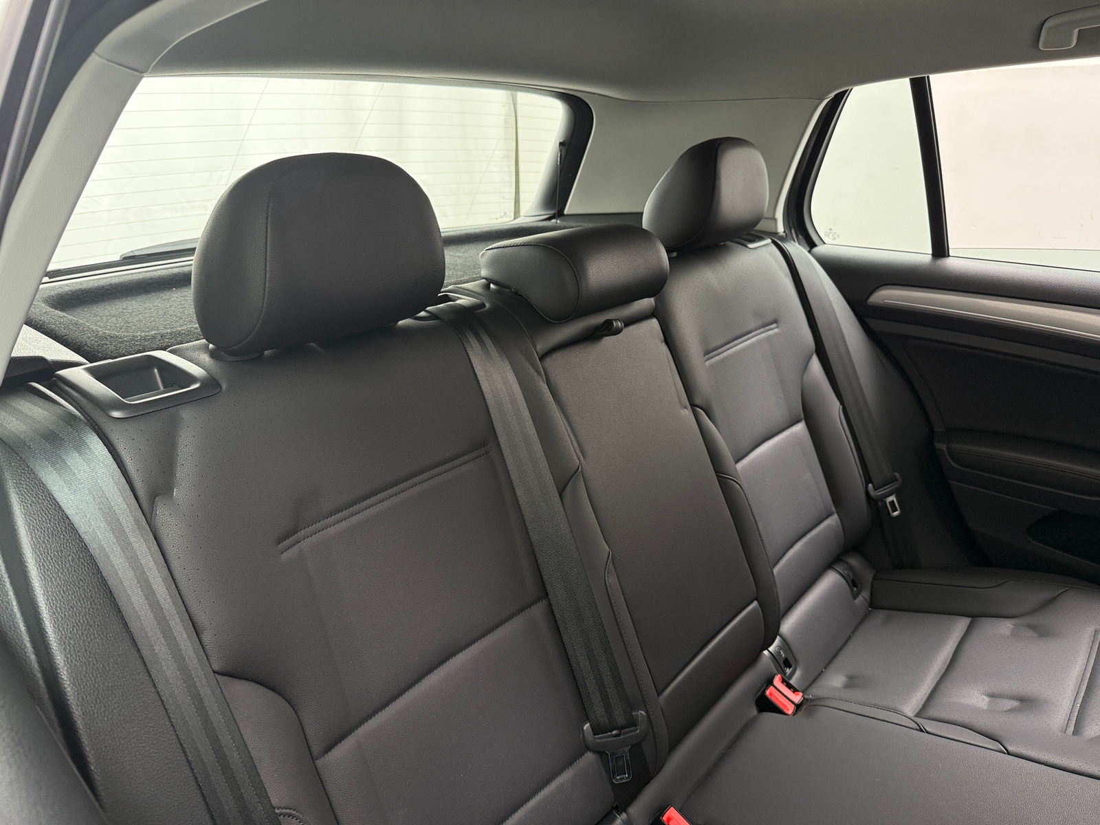 Thumbnail: 2016 Volkswagen e-Golf - 5