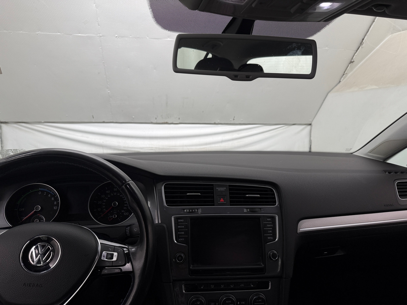 Thumbnail: 2016 Volkswagen e-Golf - 2