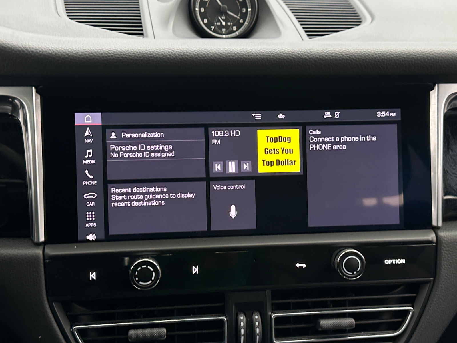 Thumbnail: 2023 Porsche Macan - 4