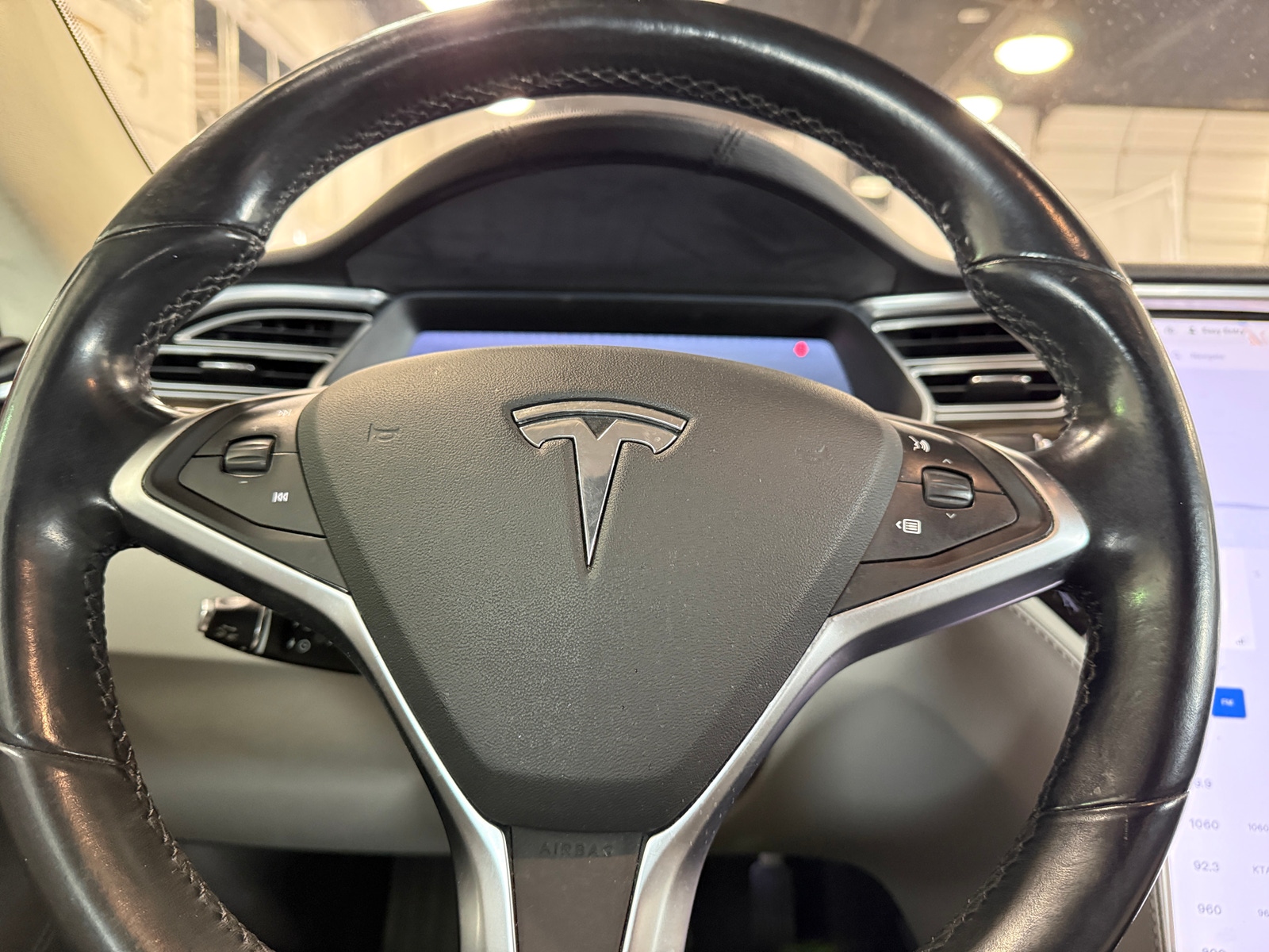 Thumbnail: 2014 Tesla Model S - 4