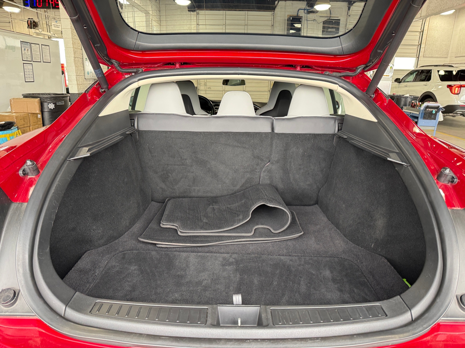 Thumbnail: 2014 Tesla Model S - 6