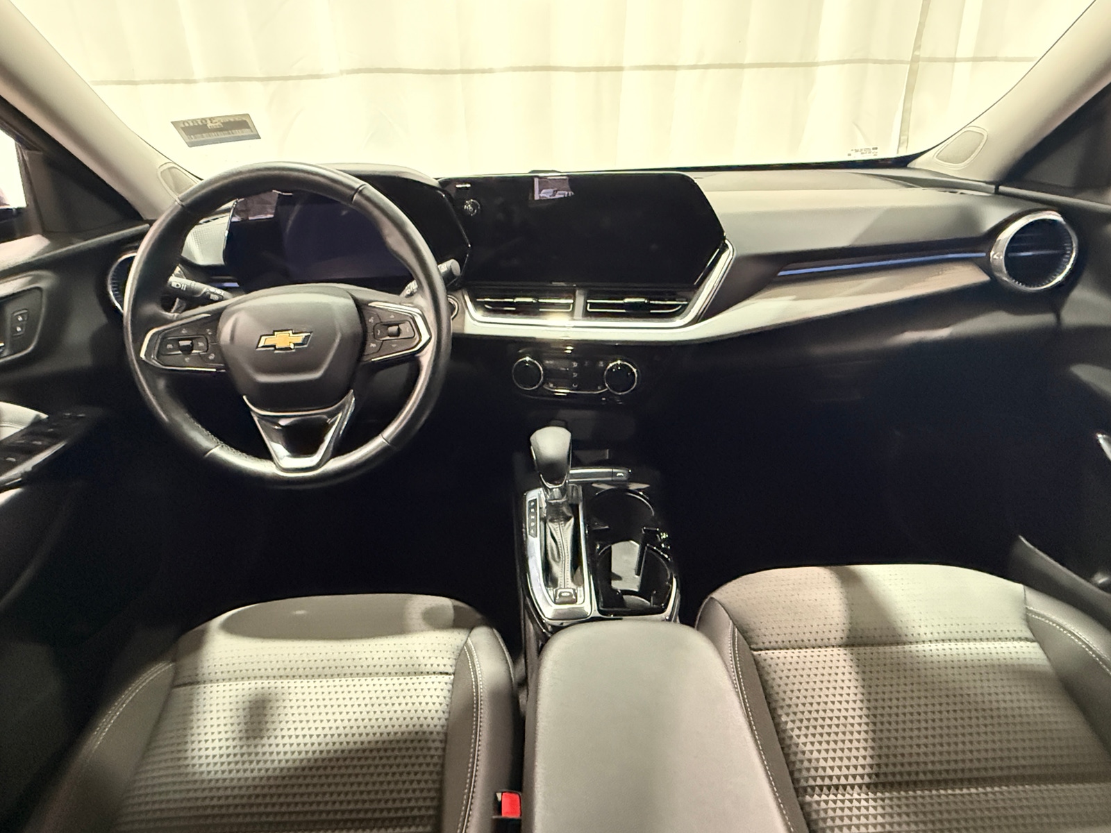 Thumbnail: 2024 Chevrolet Trax - 3