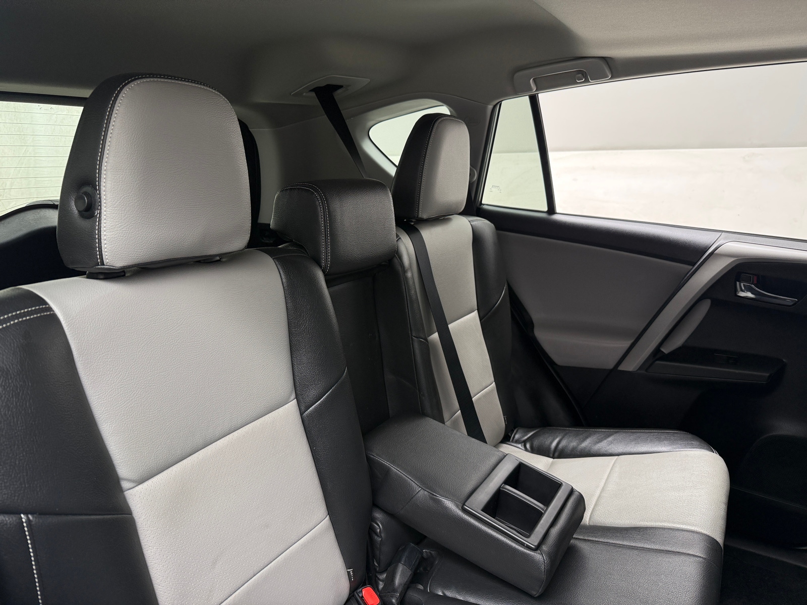 Thumbnail: 2017 Toyota RAV4 - 6