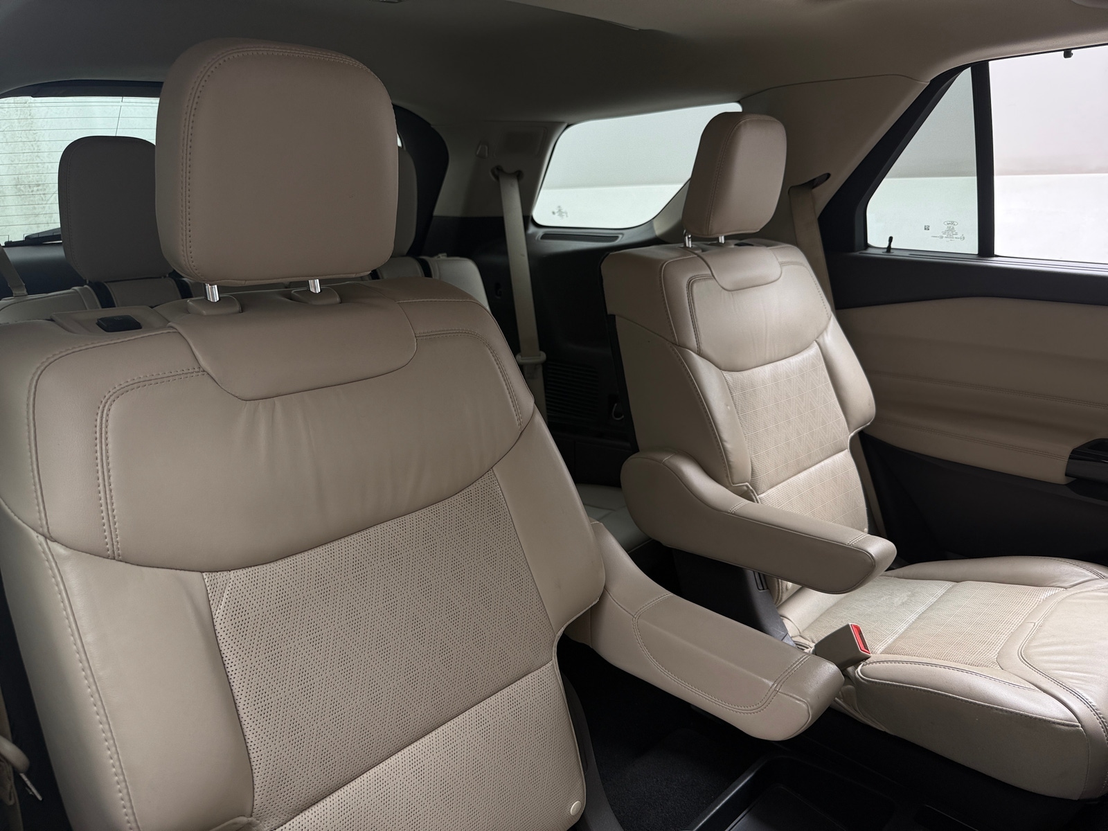 Thumbnail: 2021 Ford Explorer - 5