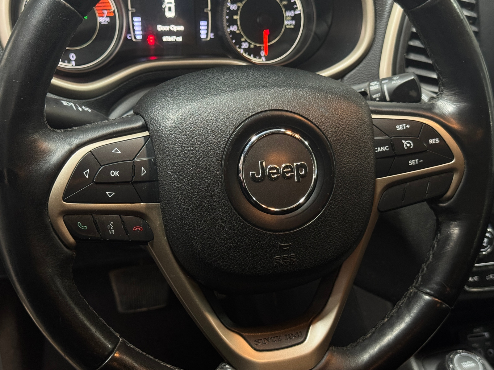 Thumbnail: 2016 Jeep Cherokee - 5