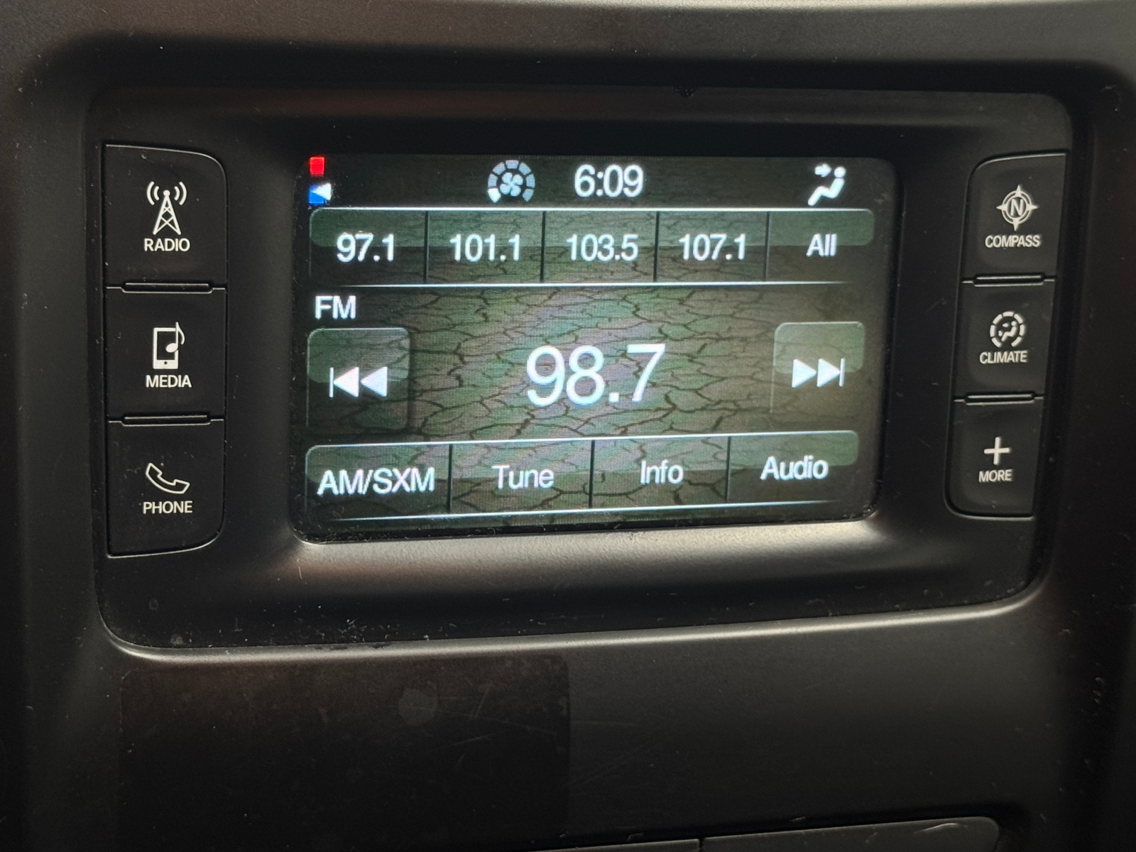 Thumbnail: 2016 Jeep Cherokee - 4